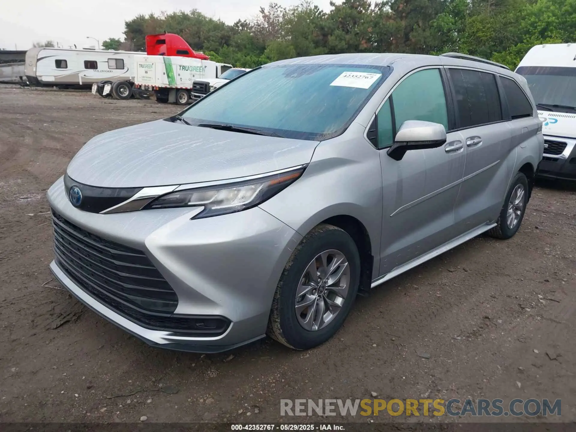 2 Photograph of a damaged car 5TDKSKFC0NS049431 TOYOTA SIENNA 2022