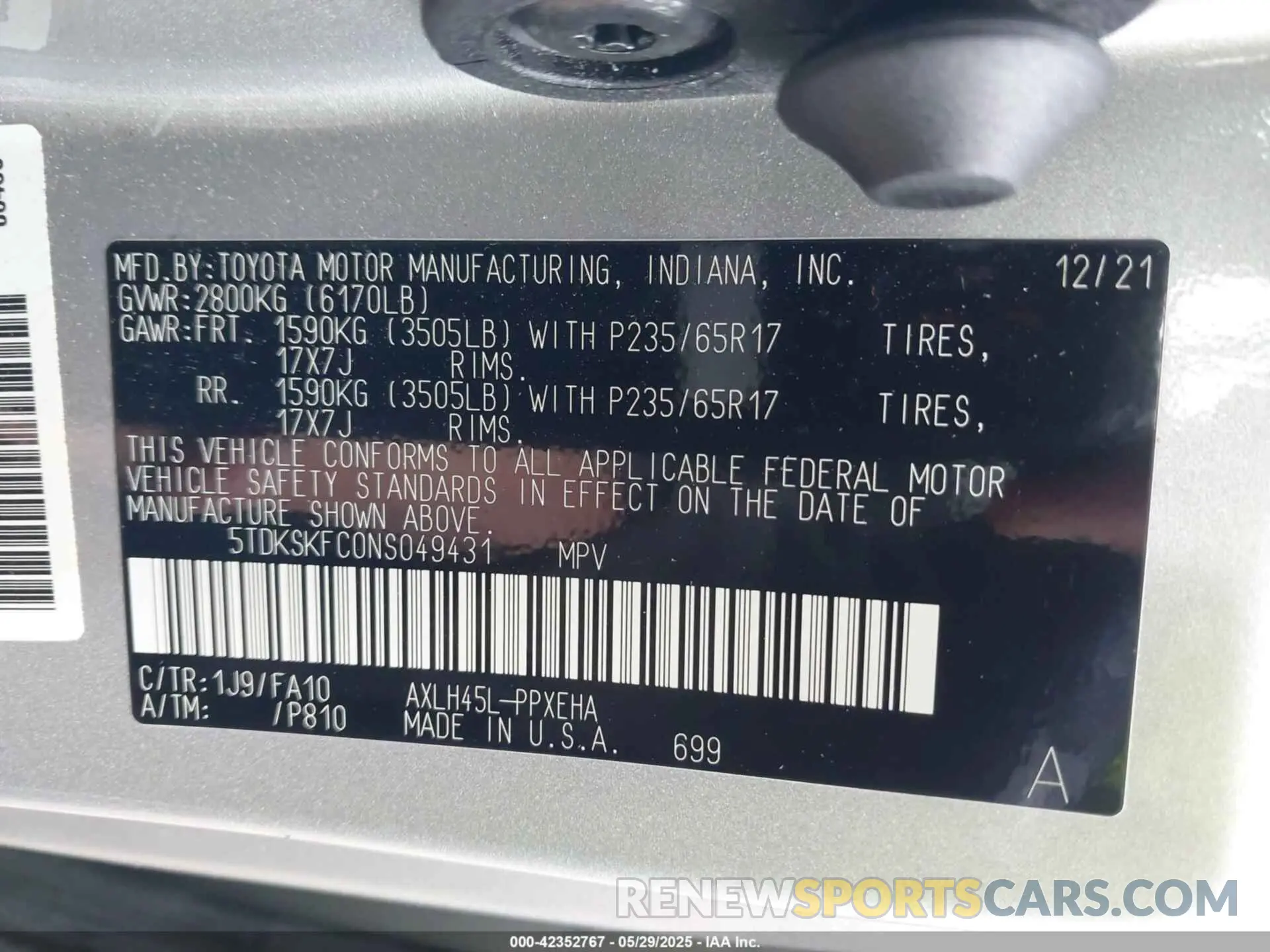 9 Photograph of a damaged car 5TDKSKFC0NS049431 TOYOTA SIENNA 2022