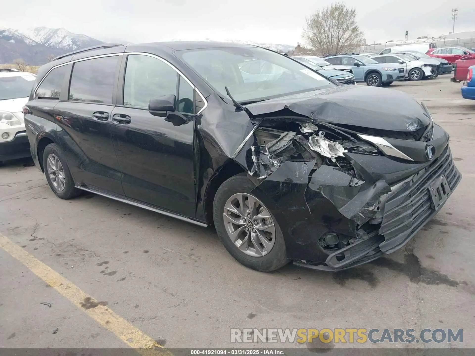 1 Photograph of a damaged car 5TDKSKFC1NS042455 TOYOTA SIENNA 2022