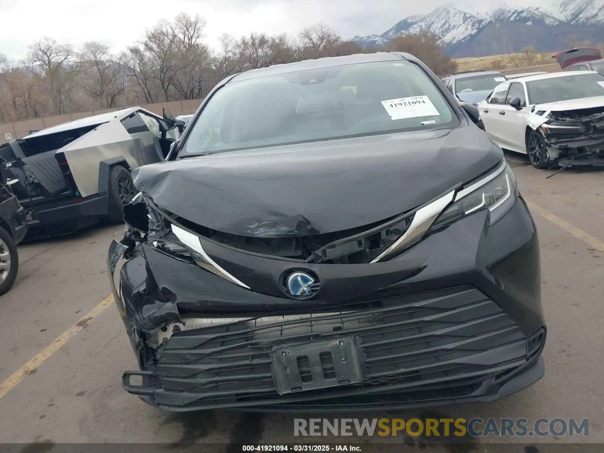 12 Photograph of a damaged car 5TDKSKFC1NS042455 TOYOTA SIENNA 2022