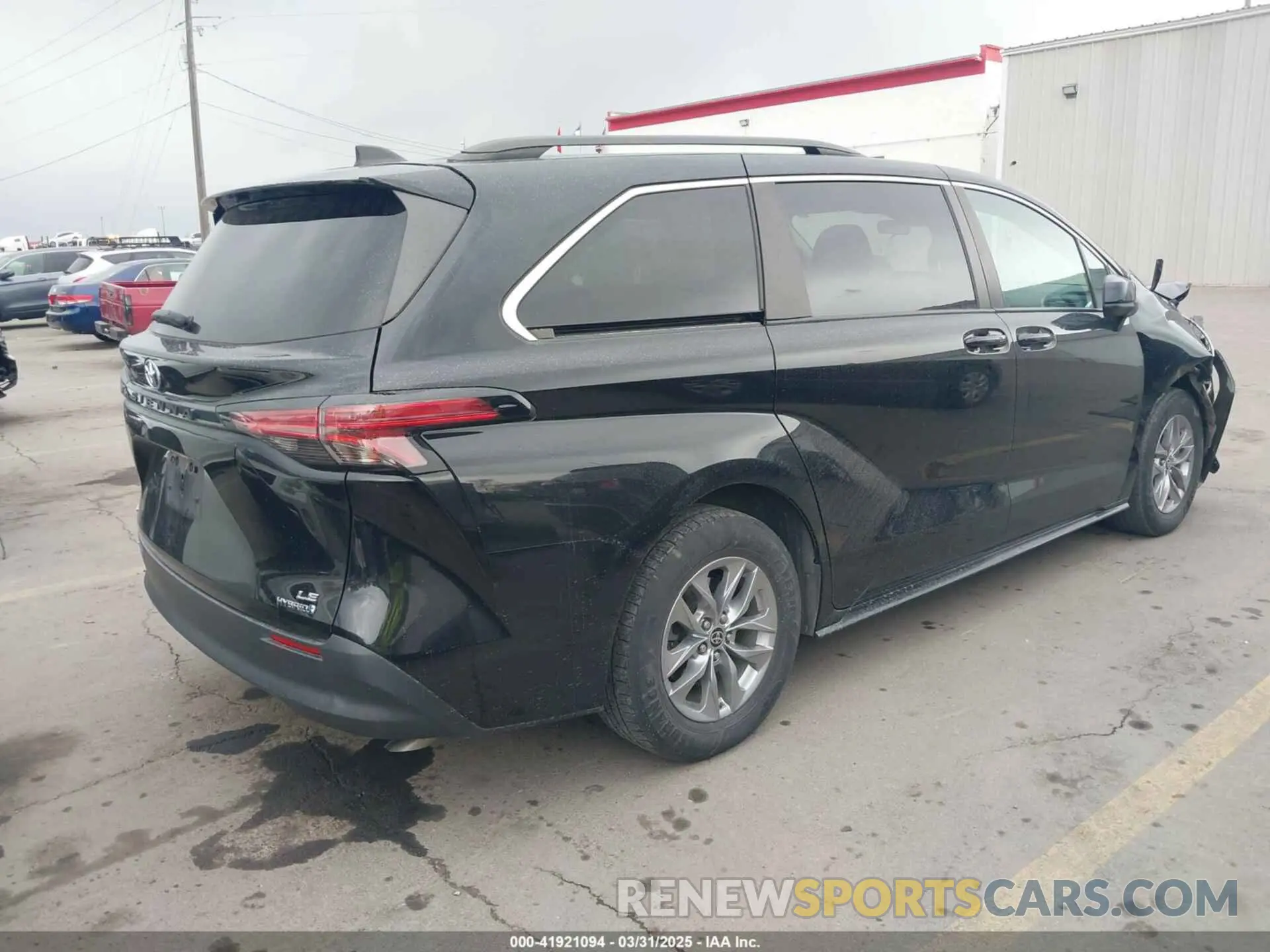 4 Photograph of a damaged car 5TDKSKFC1NS042455 TOYOTA SIENNA 2022