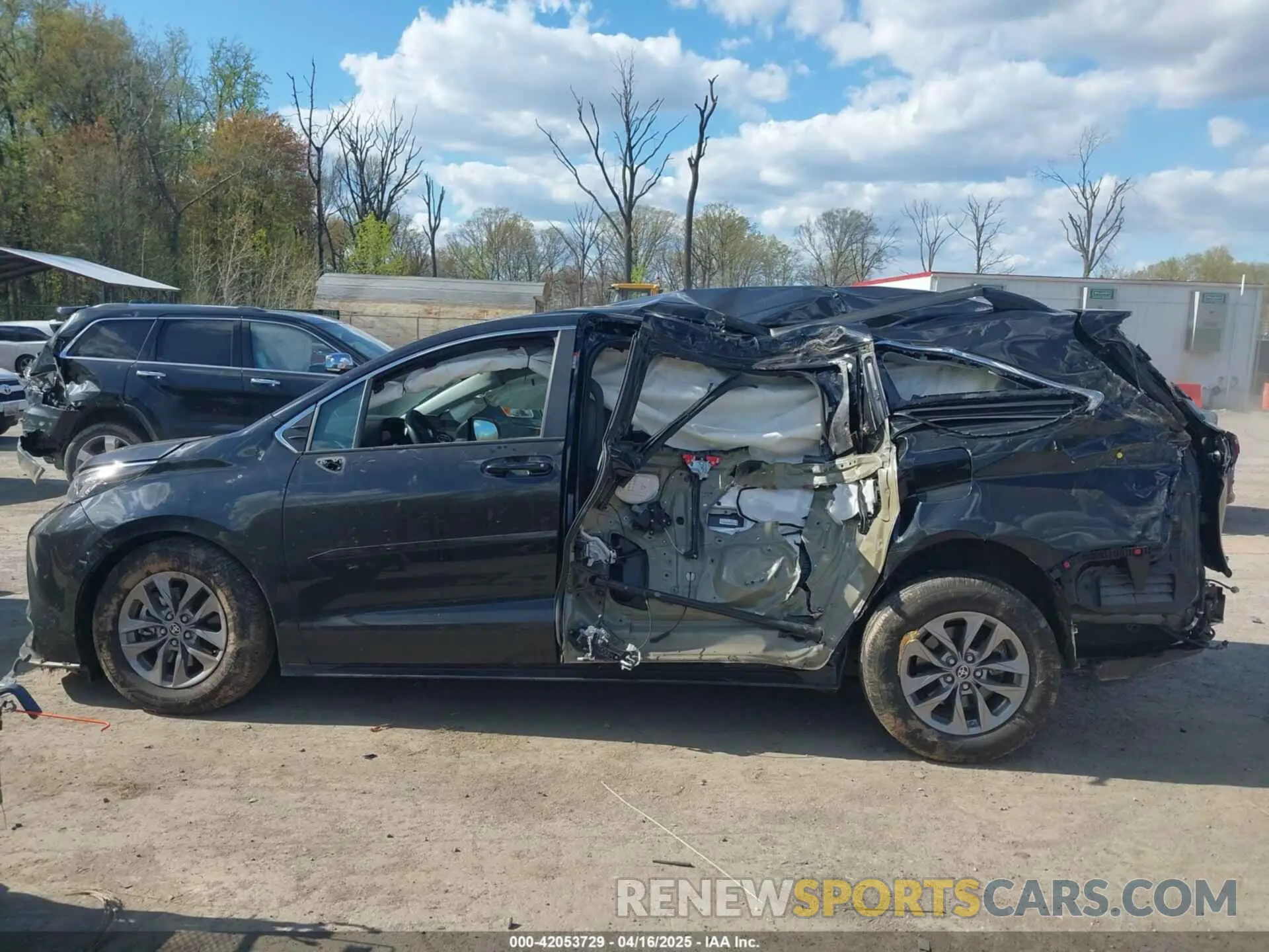 14 Photograph of a damaged car 5TDKSKFC1NS073088 TOYOTA SIENNA 2022