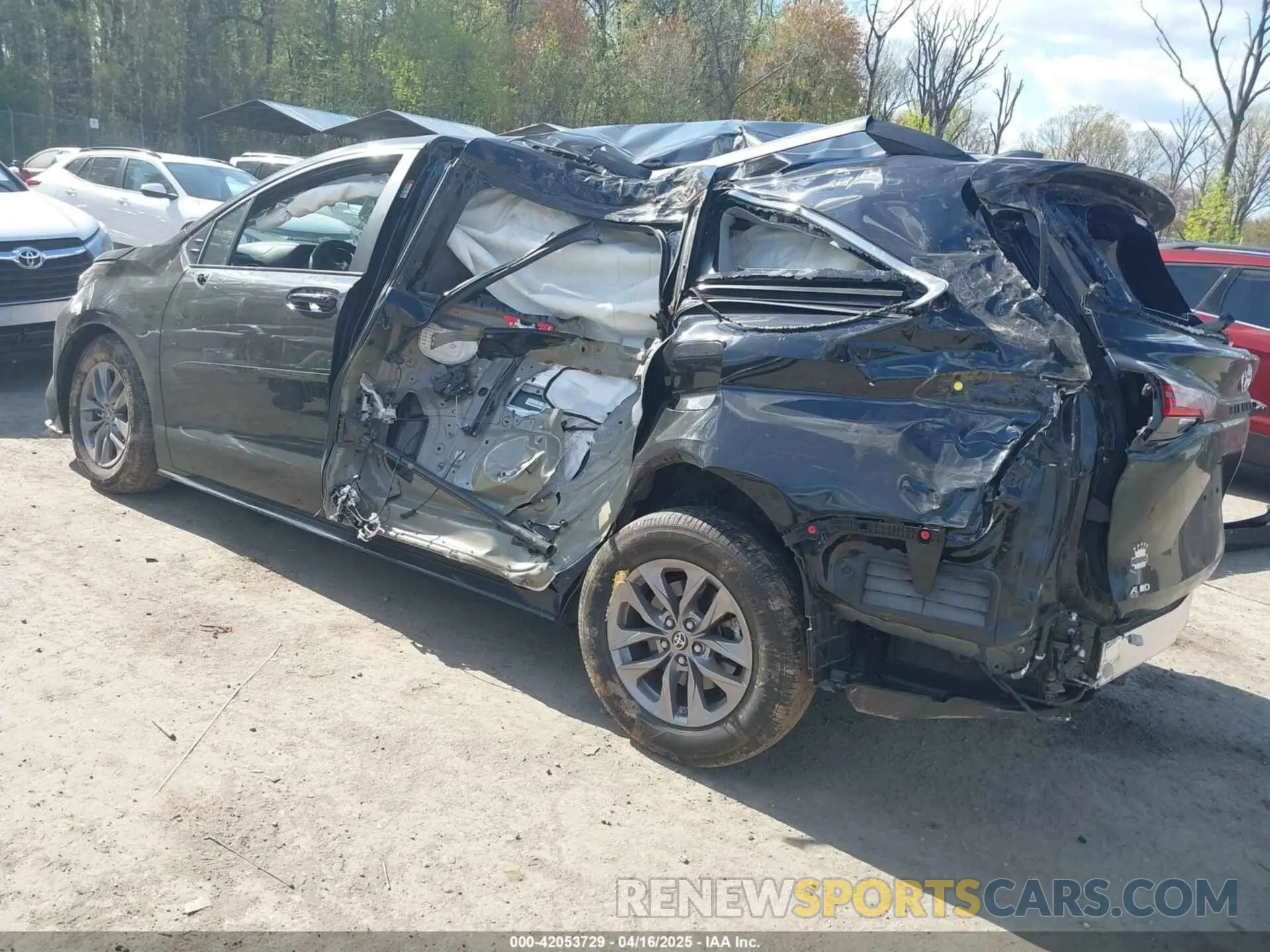 3 Photograph of a damaged car 5TDKSKFC1NS073088 TOYOTA SIENNA 2022