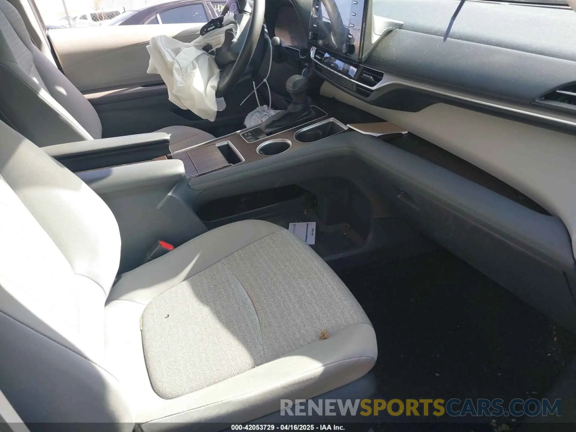 5 Photograph of a damaged car 5TDKSKFC1NS073088 TOYOTA SIENNA 2022