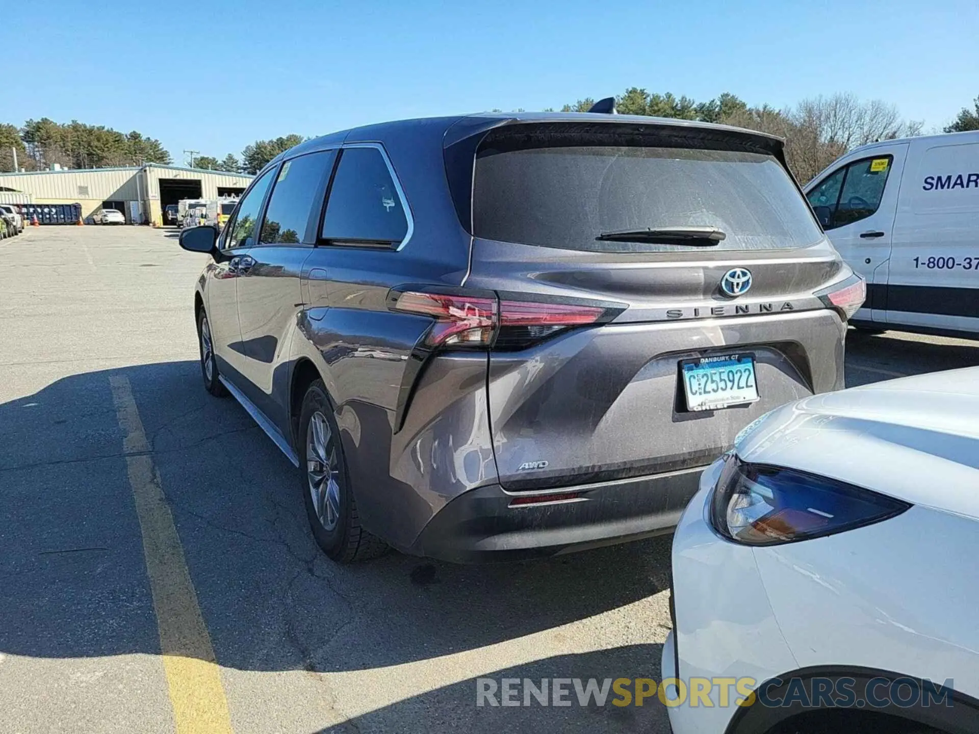 32 Photograph of a damaged car 5TDKSKFC2NS047017 TOYOTA SIENNA 2022