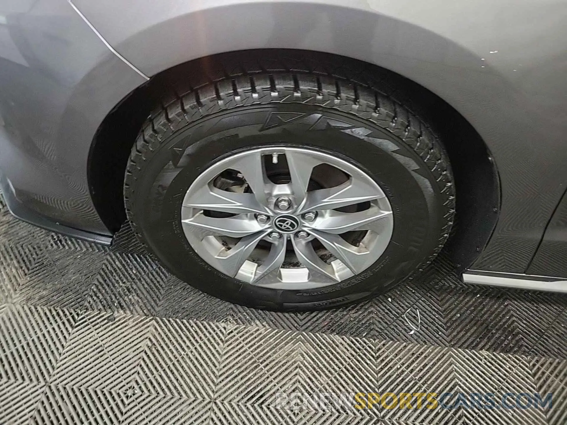 5 Photograph of a damaged car 5TDKSKFC2NS047017 TOYOTA SIENNA 2022