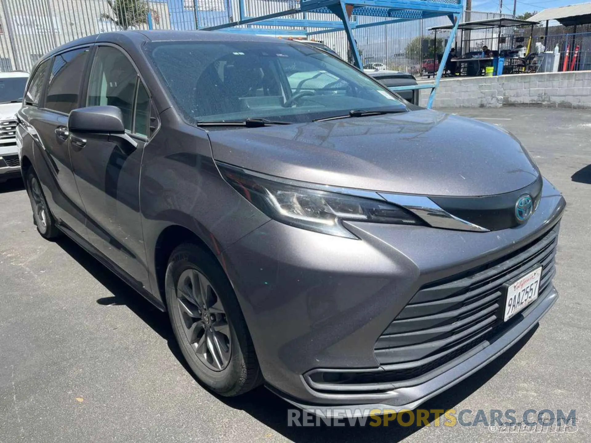 10 Photograph of a damaged car 5TDKSKFC3NS047172 TOYOTA SIENNA 2022