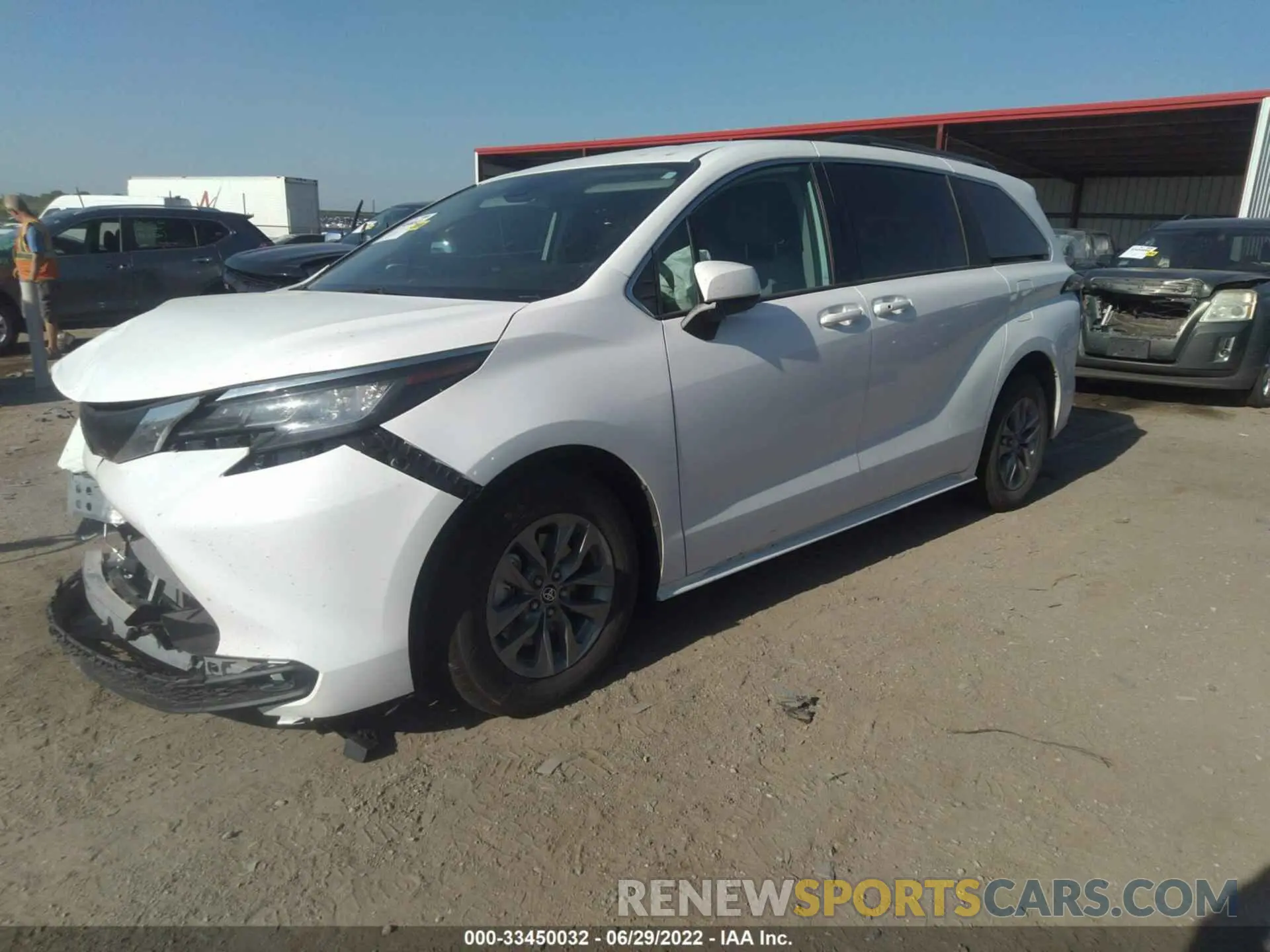 2 Photograph of a damaged car 5TDKSKFC8NS045434 TOYOTA SIENNA 2022