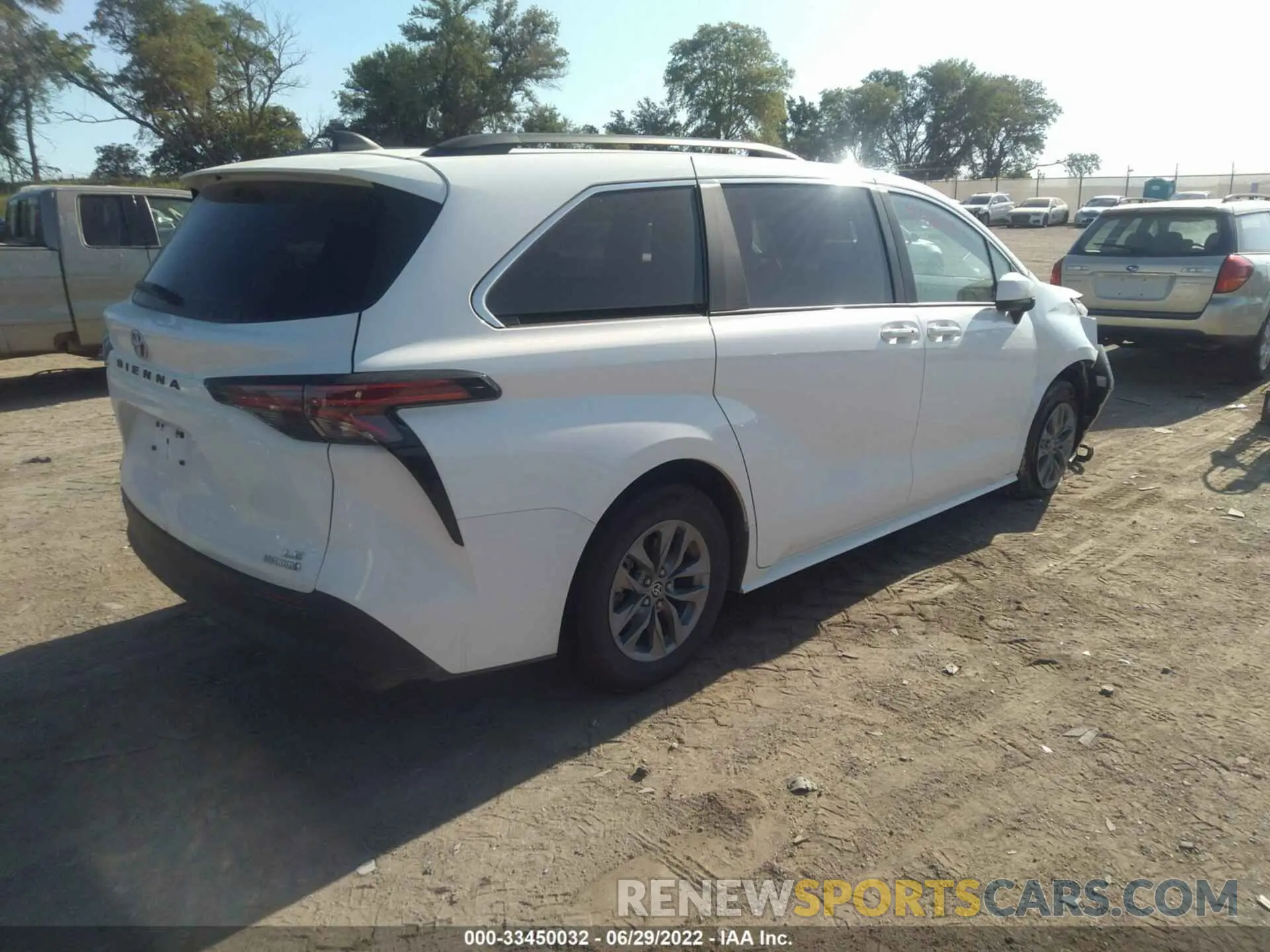 4 Photograph of a damaged car 5TDKSKFC8NS045434 TOYOTA SIENNA 2022