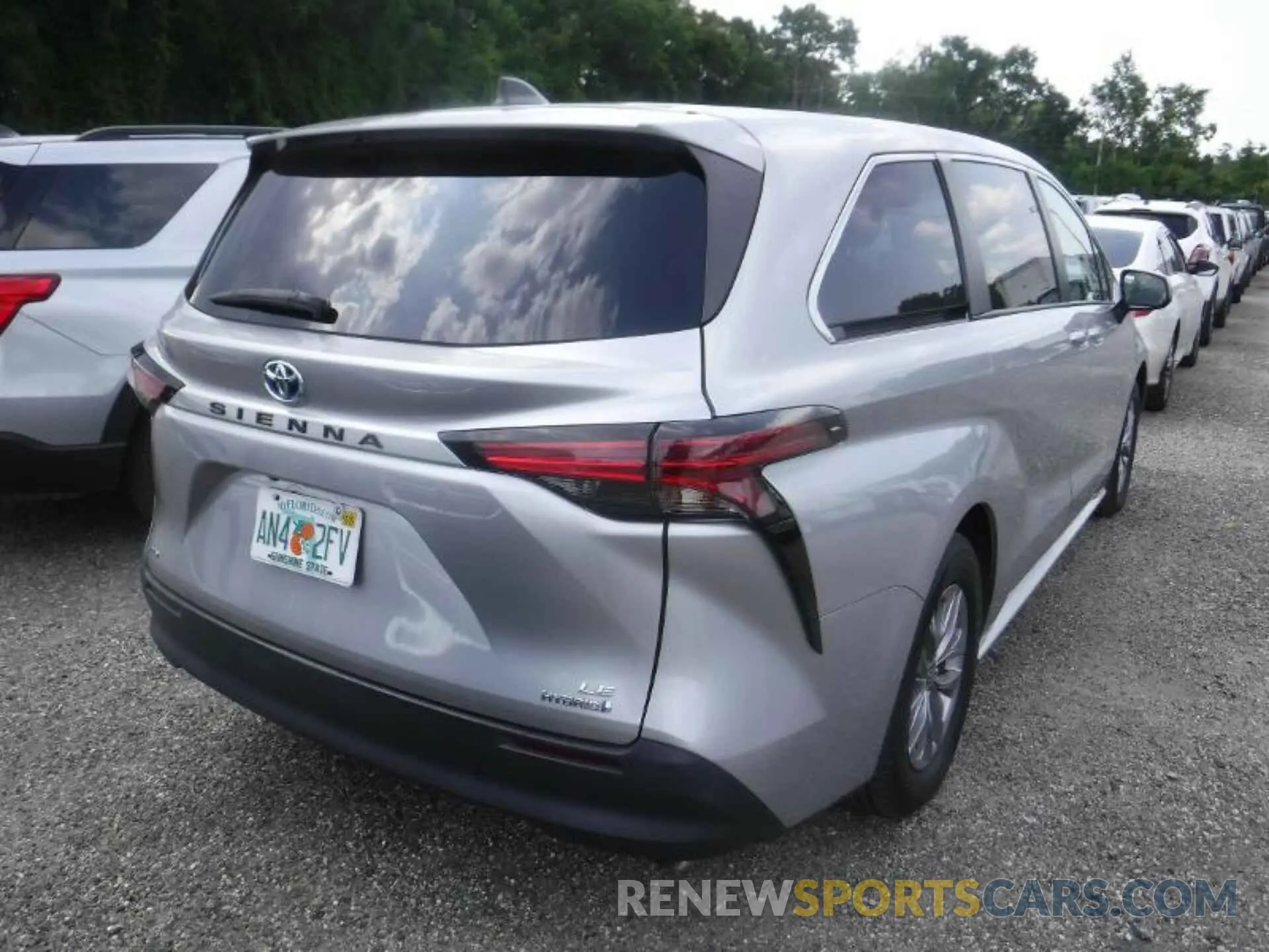 12 Photograph of a damaged car 5TDKSKFC8NS070446 TOYOTA SIENNA 2022