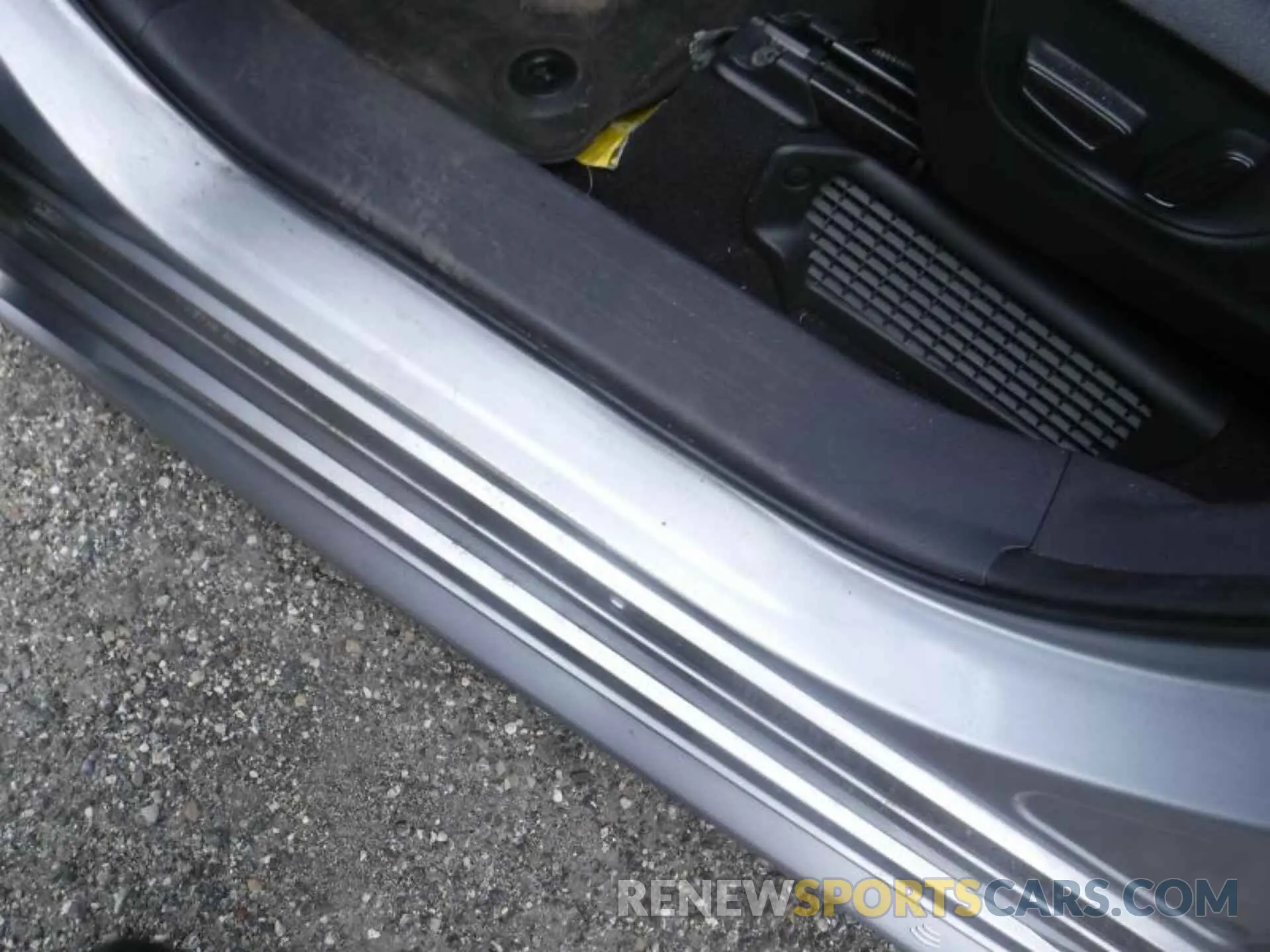 8 Photograph of a damaged car 5TDKSKFC8NS070446 TOYOTA SIENNA 2022