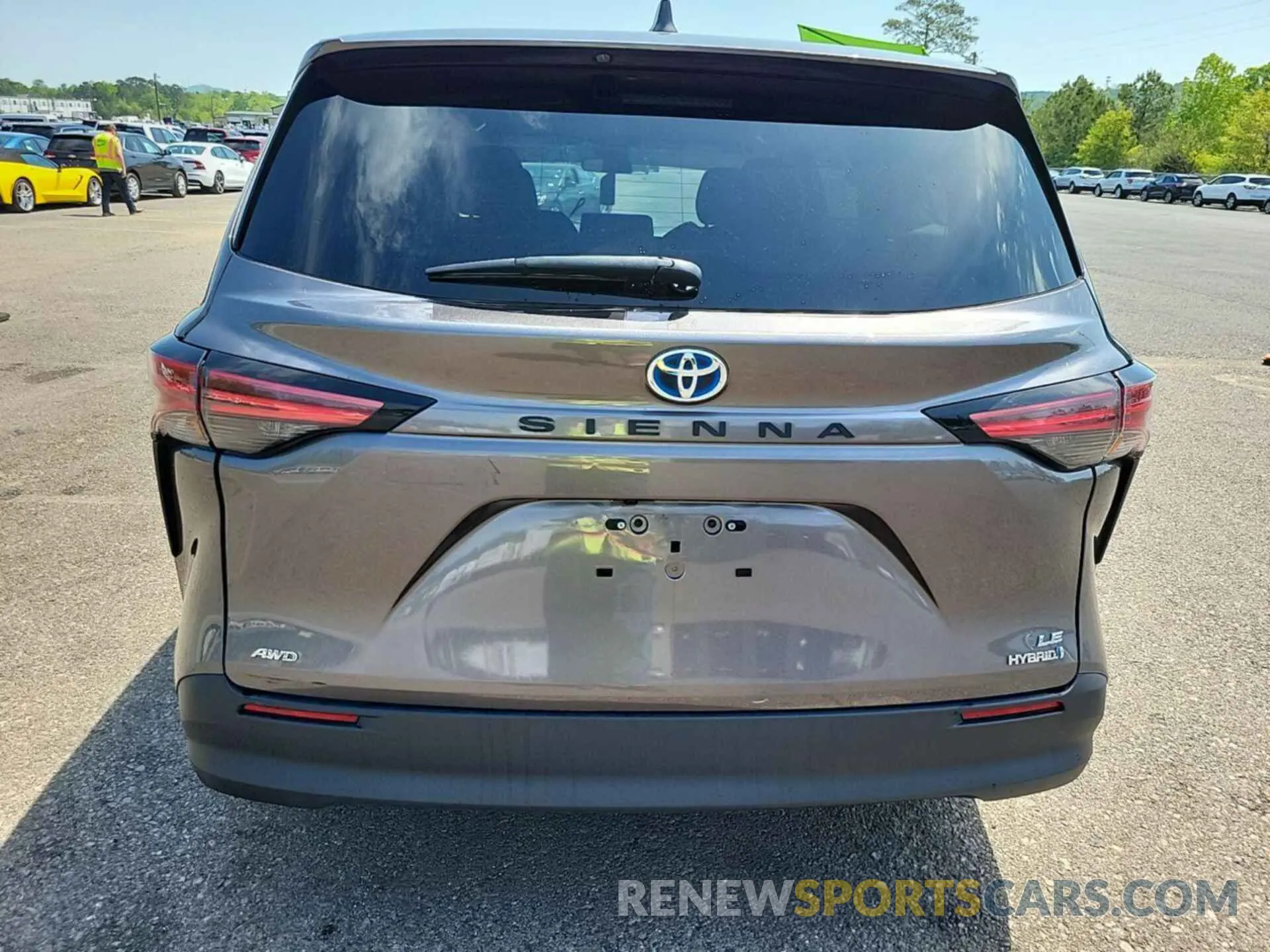 8 Photograph of a damaged car 5TDKSKFCXNS070061 TOYOTA SIENNA 2022