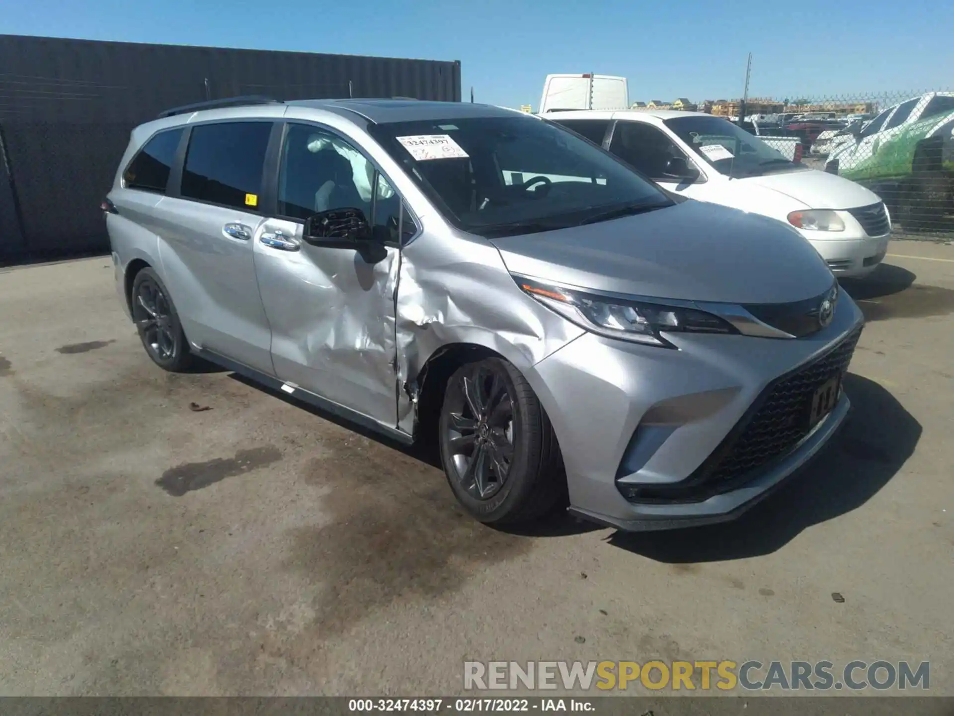 1 Photograph of a damaged car 5TDXRKEC1NS076091 TOYOTA SIENNA 2022