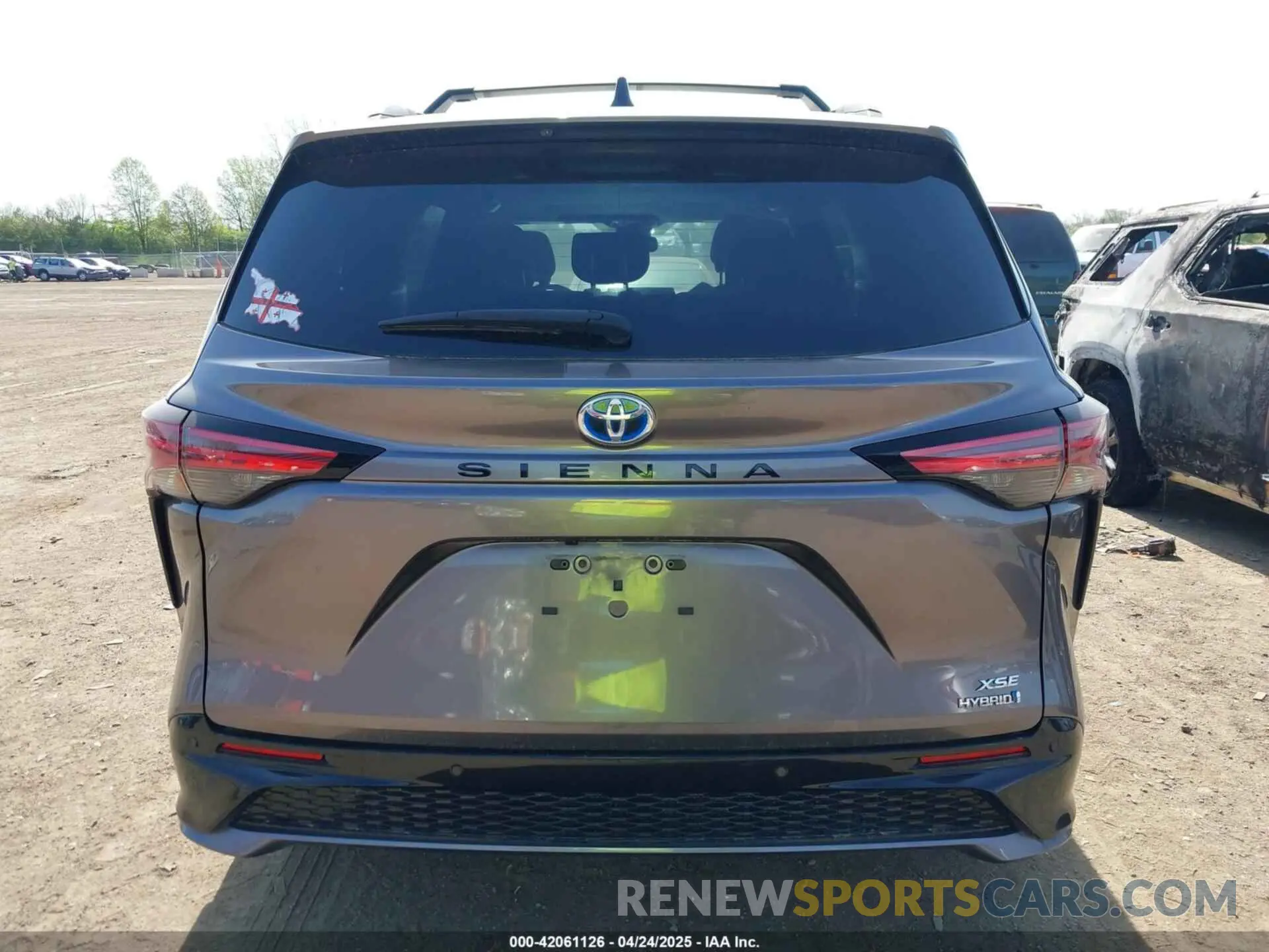 16 Photograph of a damaged car 5TDXRKEC2NS108482 TOYOTA SIENNA 2022