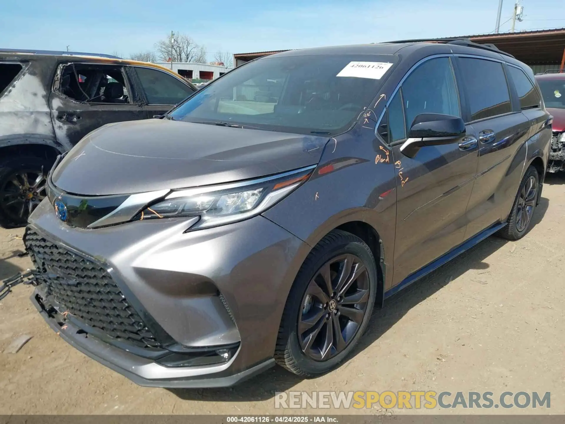 2 Photograph of a damaged car 5TDXRKEC2NS108482 TOYOTA SIENNA 2022