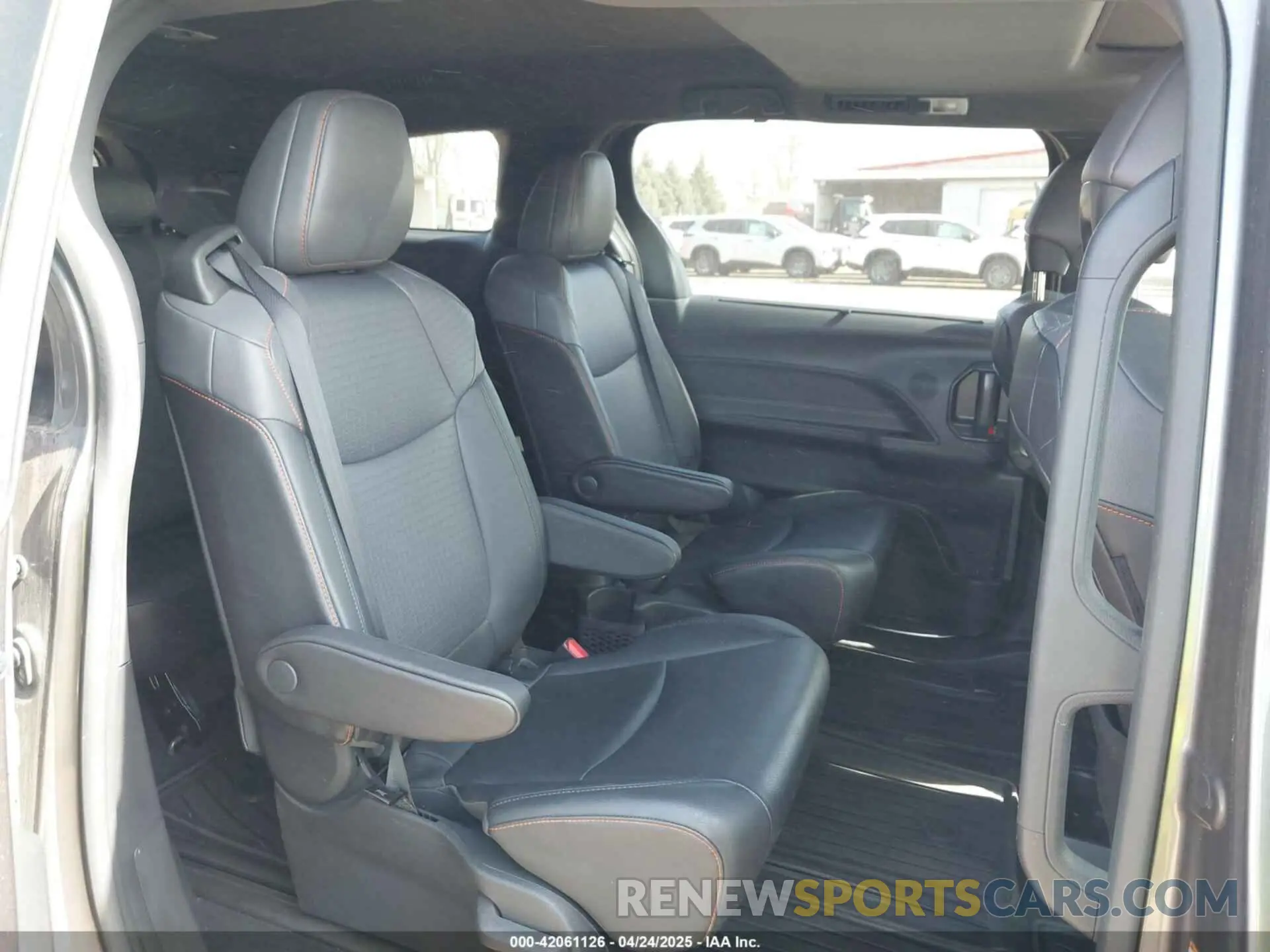 8 Photograph of a damaged car 5TDXRKEC2NS108482 TOYOTA SIENNA 2022