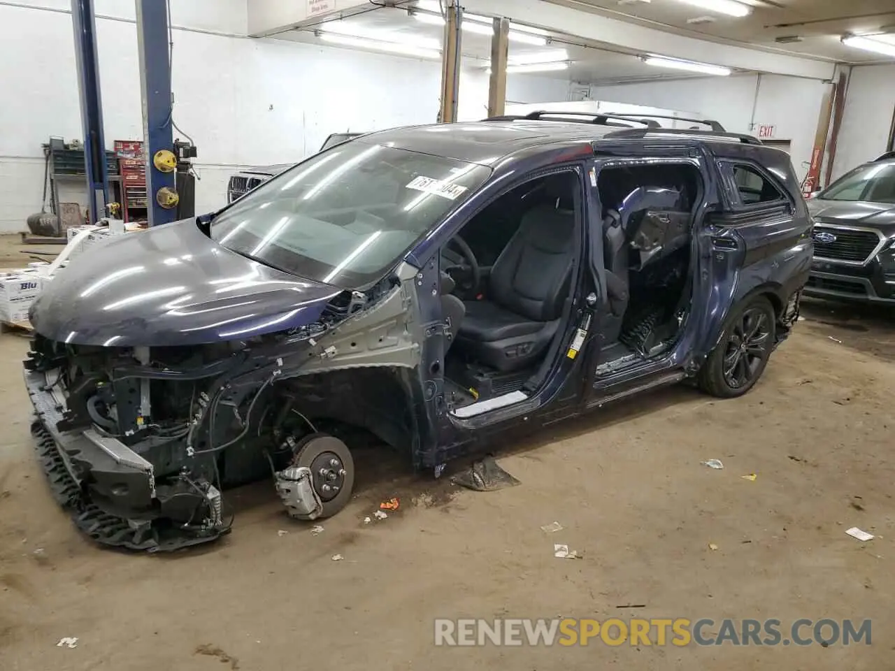 1 Photograph of a damaged car 5TDXRKEC2NS136251 TOYOTA SIENNA 2022
