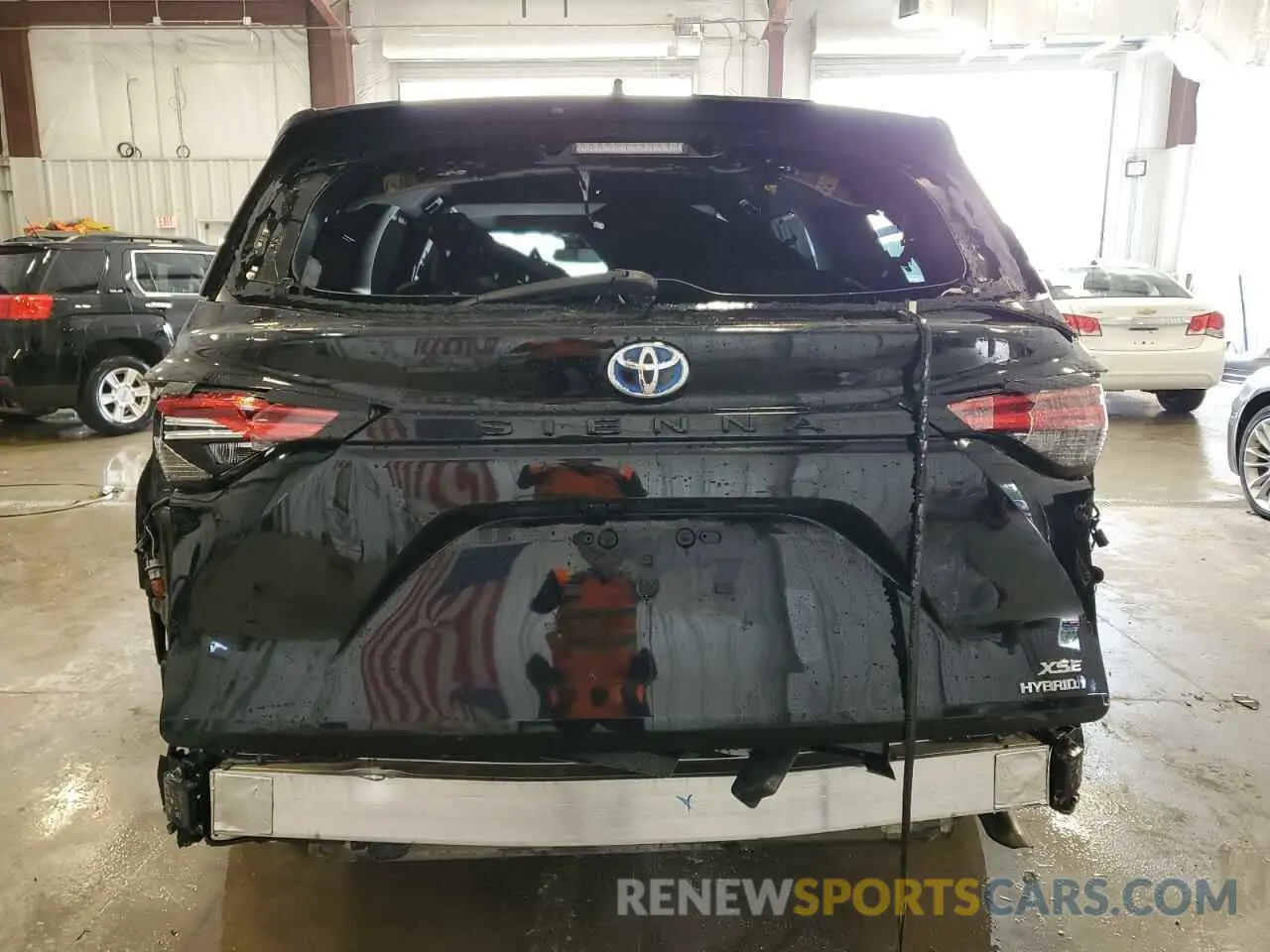 6 Photograph of a damaged car 5TDXRKEC5NS131111 TOYOTA SIENNA 2022