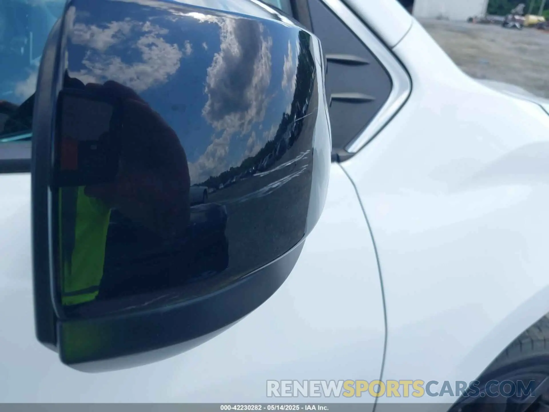 18 Photograph of a damaged car 5TDXRKEC8NS102962 TOYOTA SIENNA 2022