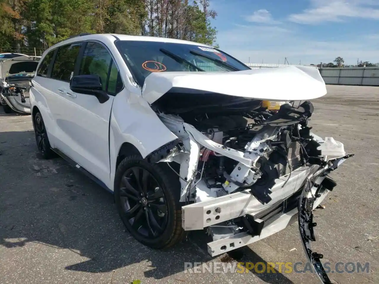 4 Photograph of a damaged car 5TDXRKECXNS080768 TOYOTA SIENNA 2022