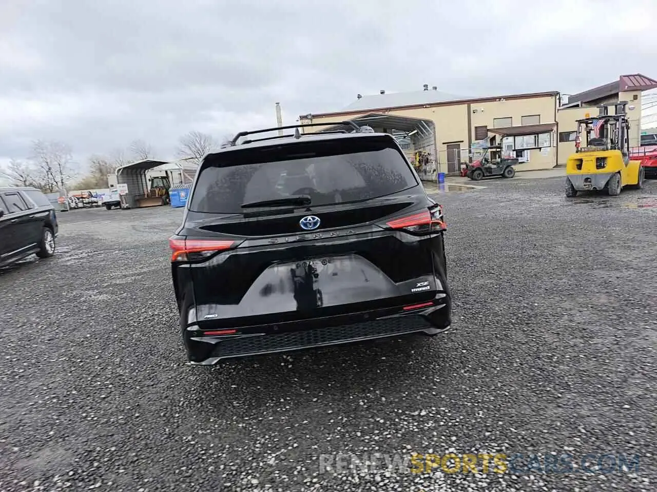 6 Photograph of a damaged car 5TDXSKFC5NS069826 TOYOTA SIENNA 2022