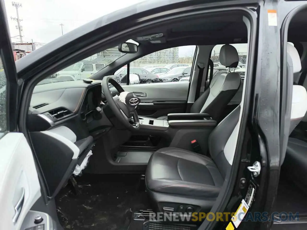 7 Photograph of a damaged car 5TDXSKFC5NS069826 TOYOTA SIENNA 2022