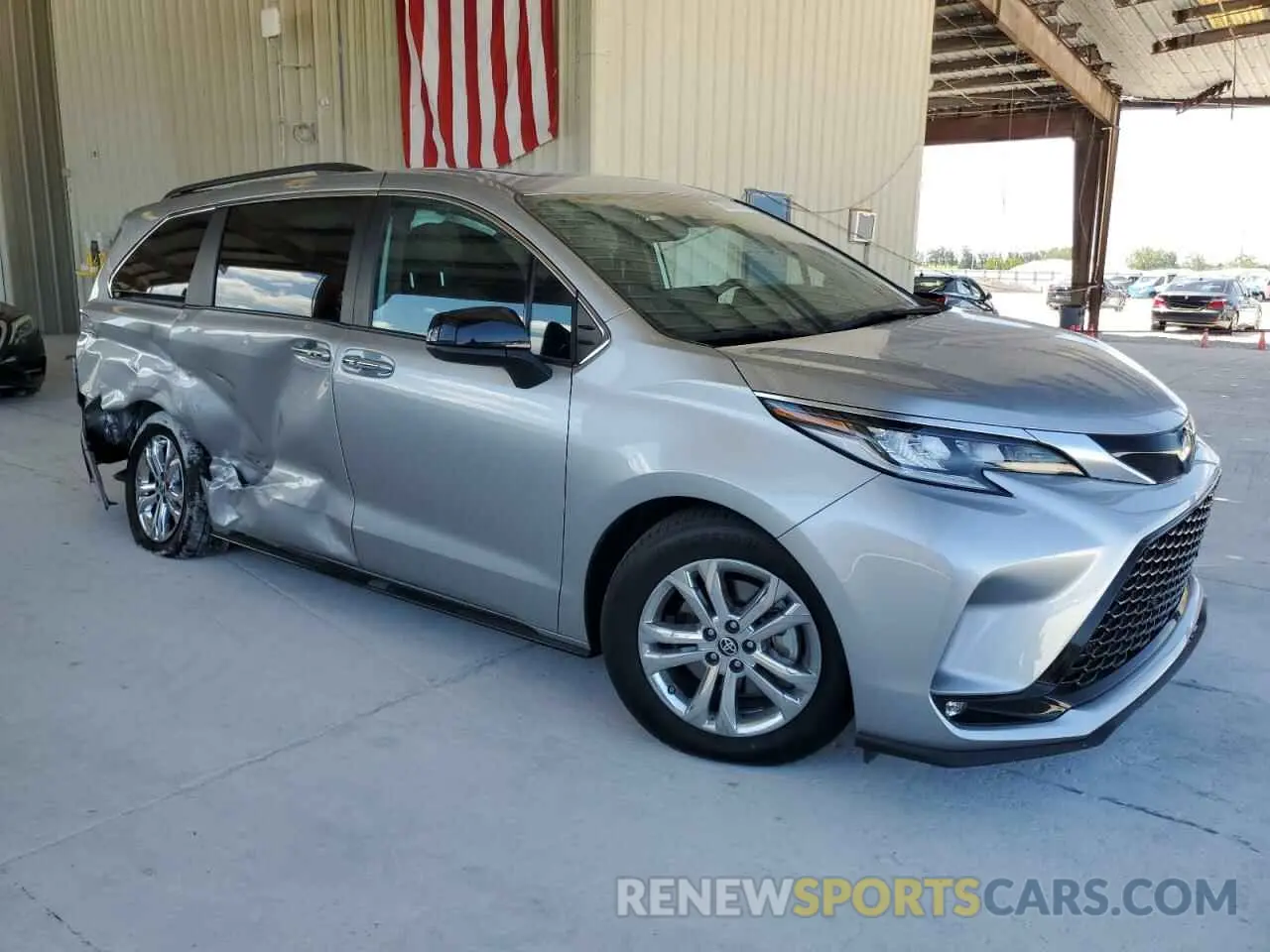 4 Photograph of a damaged car 5TDXSKFCXNS067134 TOYOTA SIENNA 2022