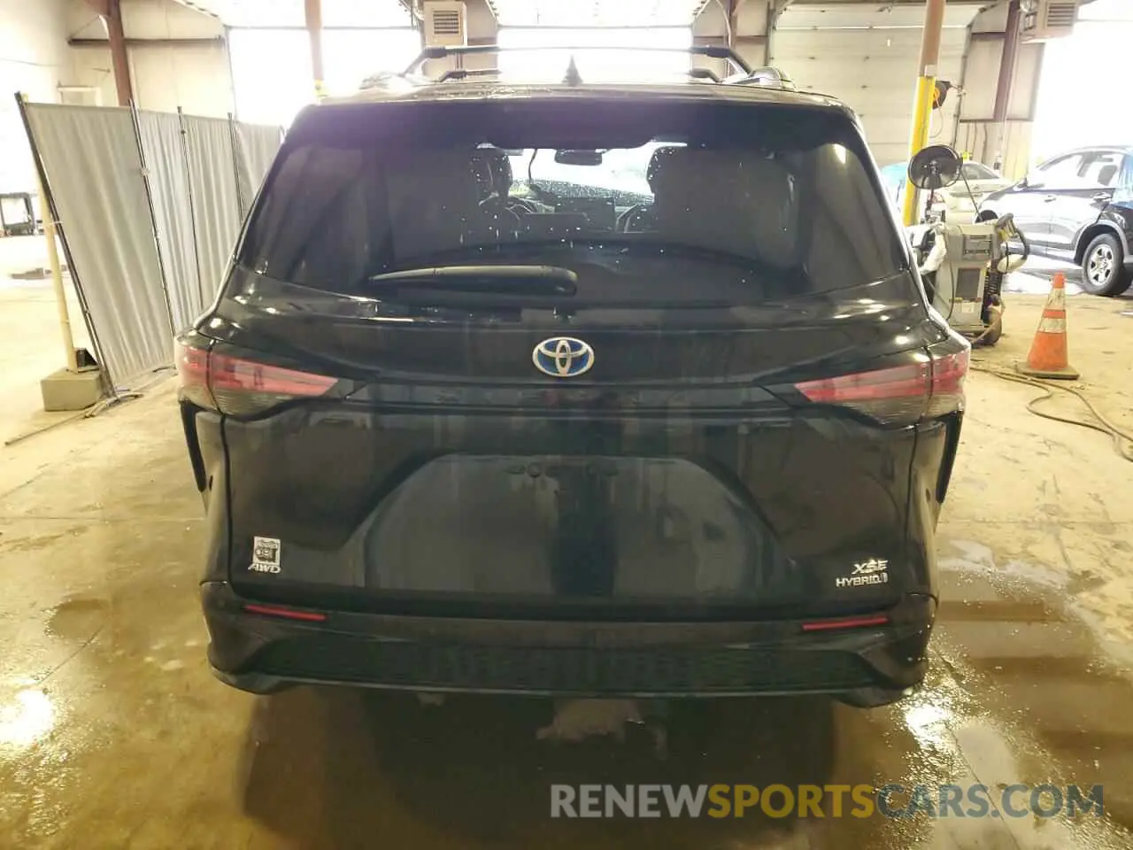 6 Photograph of a damaged car 5TDXSKFCXNS071524 TOYOTA SIENNA 2022
