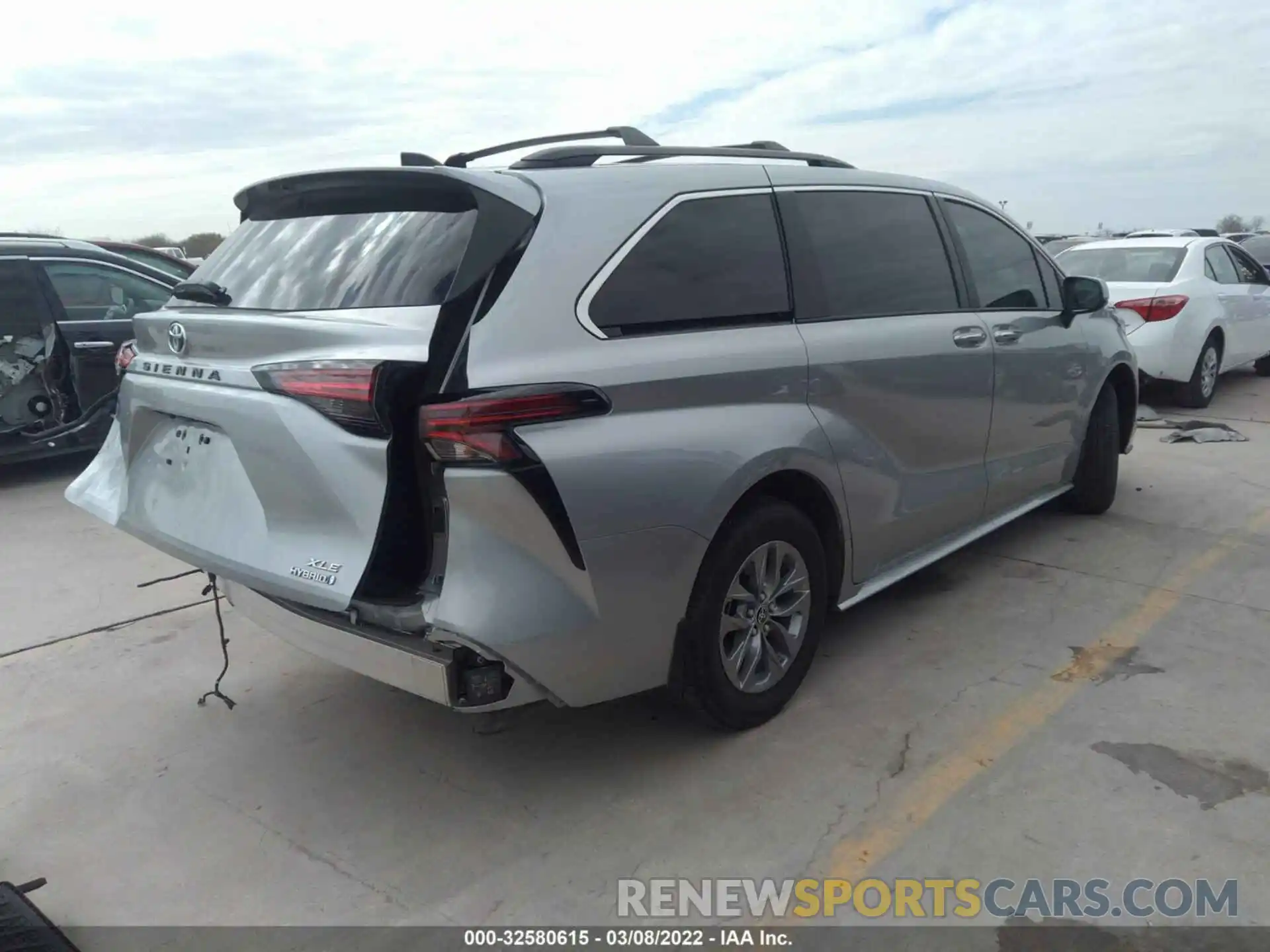 4 Photograph of a damaged car 5TDYRKEC0NS091881 TOYOTA SIENNA 2022