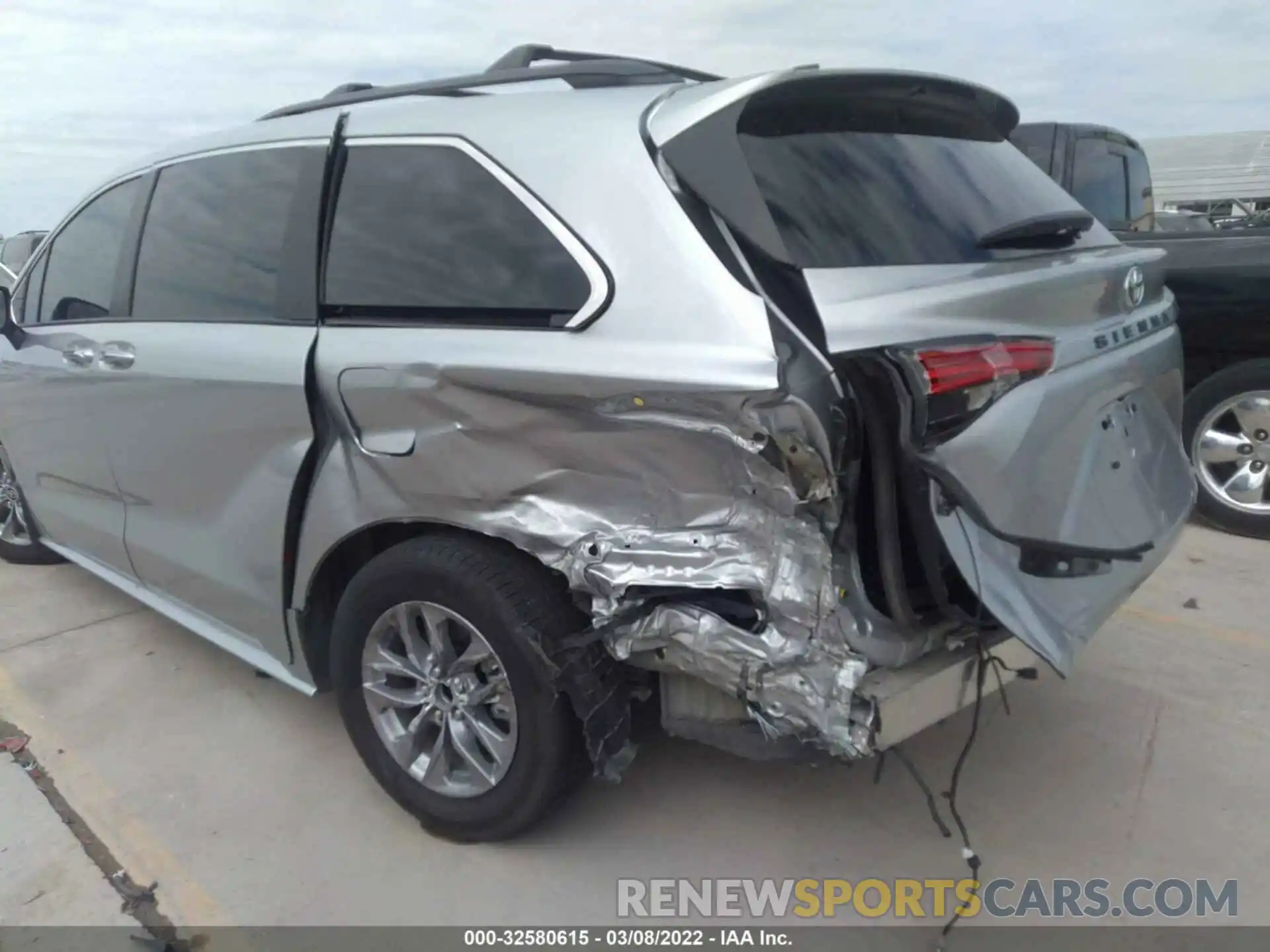 6 Photograph of a damaged car 5TDYRKEC0NS091881 TOYOTA SIENNA 2022