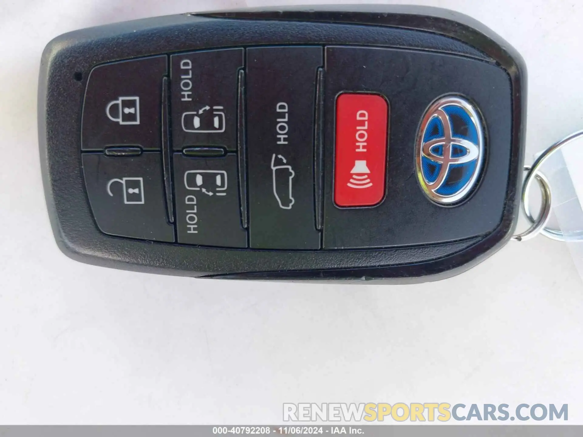 11 Photograph of a damaged car 5TDYRKEC1NS081585 TOYOTA SIENNA 2022