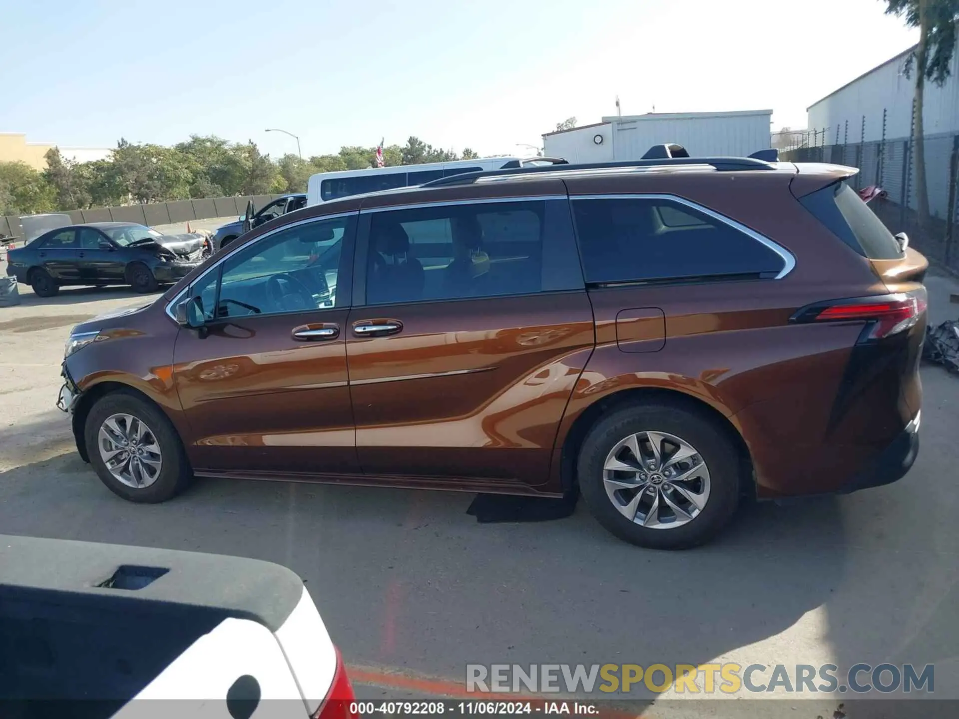 15 Photograph of a damaged car 5TDYRKEC1NS081585 TOYOTA SIENNA 2022