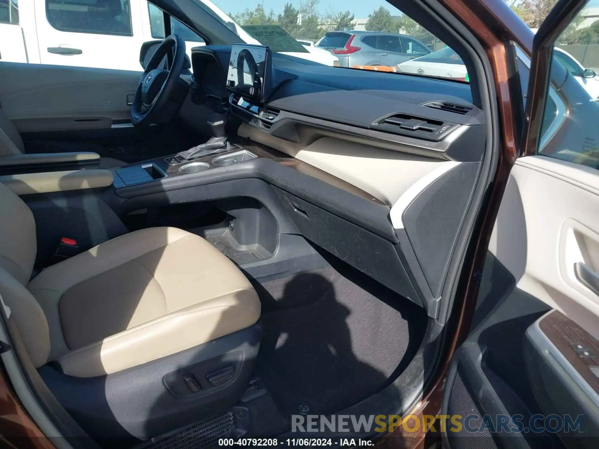 5 Photograph of a damaged car 5TDYRKEC1NS081585 TOYOTA SIENNA 2022