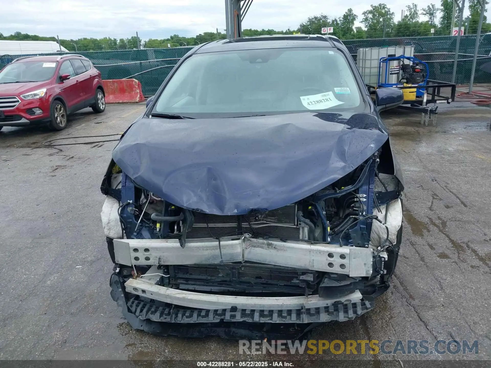 13 Photograph of a damaged car 5TDYRKEC1NS125083 TOYOTA SIENNA 2022