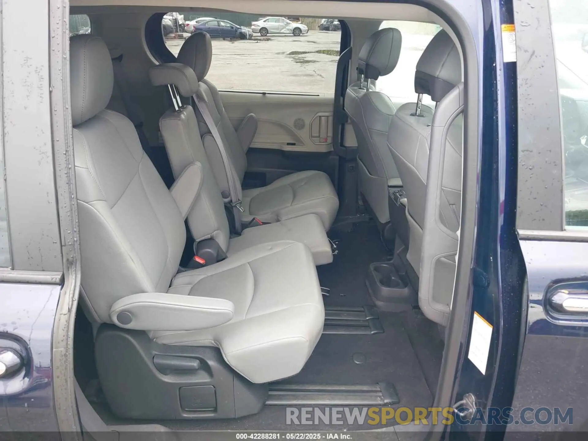 8 Photograph of a damaged car 5TDYRKEC1NS125083 TOYOTA SIENNA 2022