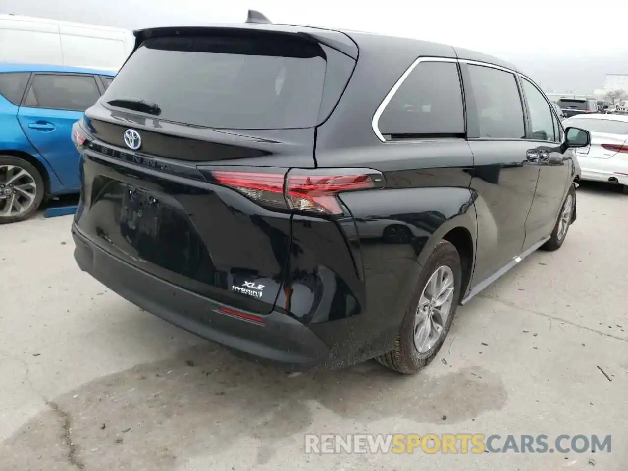 4 Photograph of a damaged car 5TDYRKEC2NS084379 TOYOTA SIENNA 2022