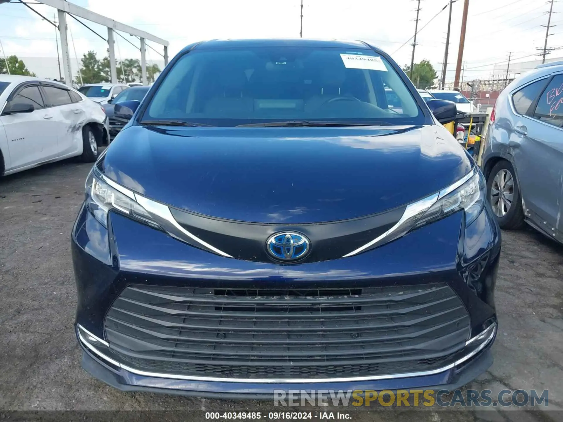 13 Photograph of a damaged car 5TDYRKEC2NS121155 TOYOTA SIENNA 2022