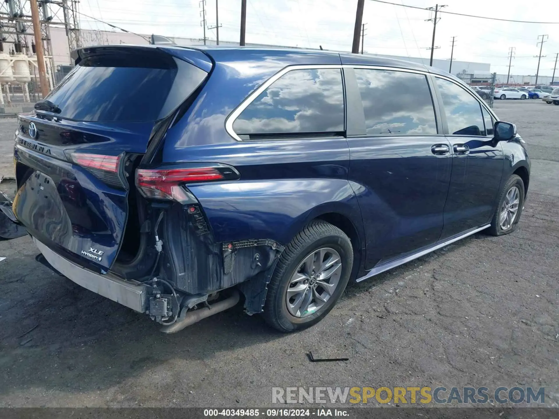 4 Photograph of a damaged car 5TDYRKEC2NS121155 TOYOTA SIENNA 2022