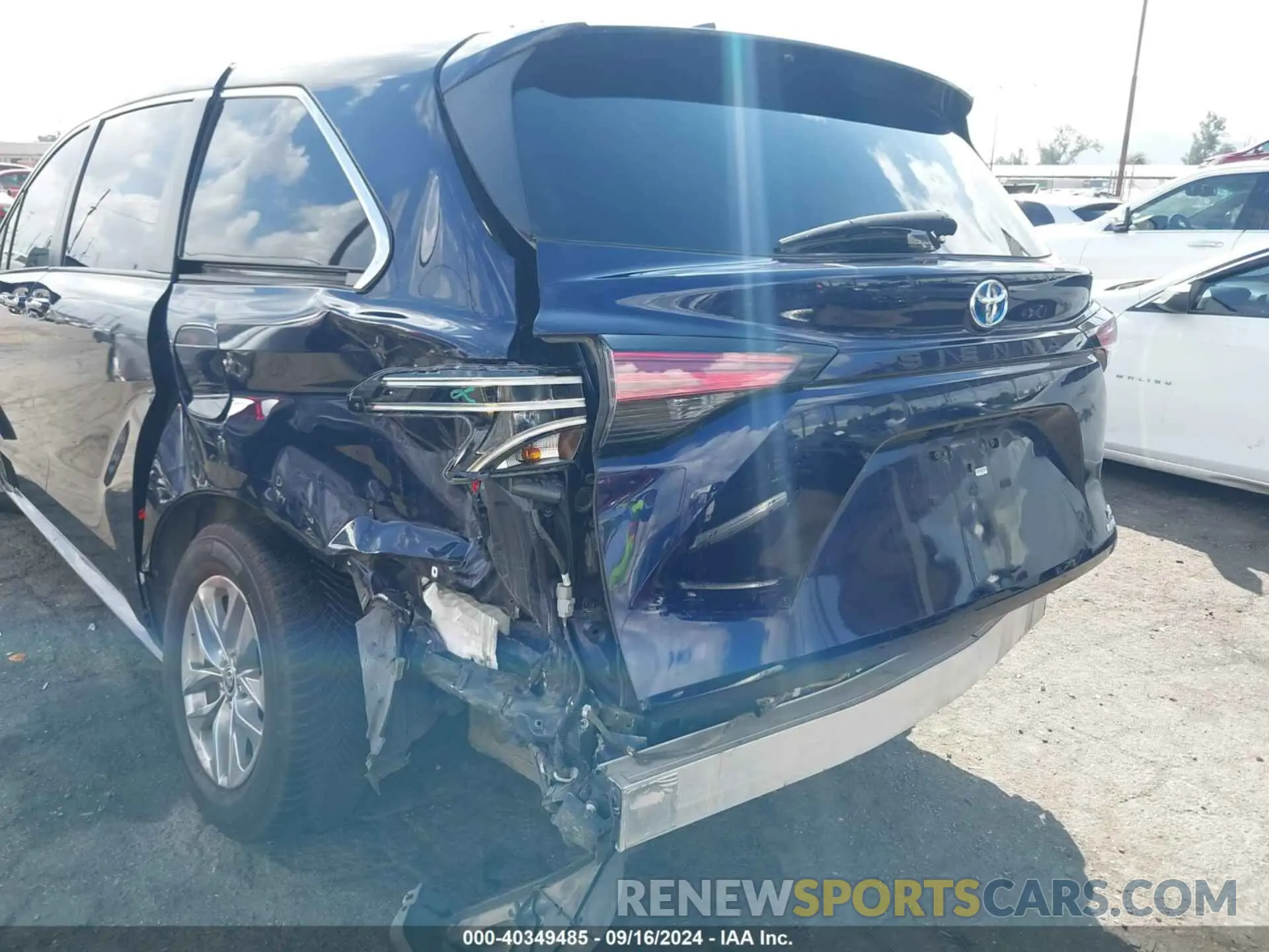 6 Photograph of a damaged car 5TDYRKEC2NS121155 TOYOTA SIENNA 2022