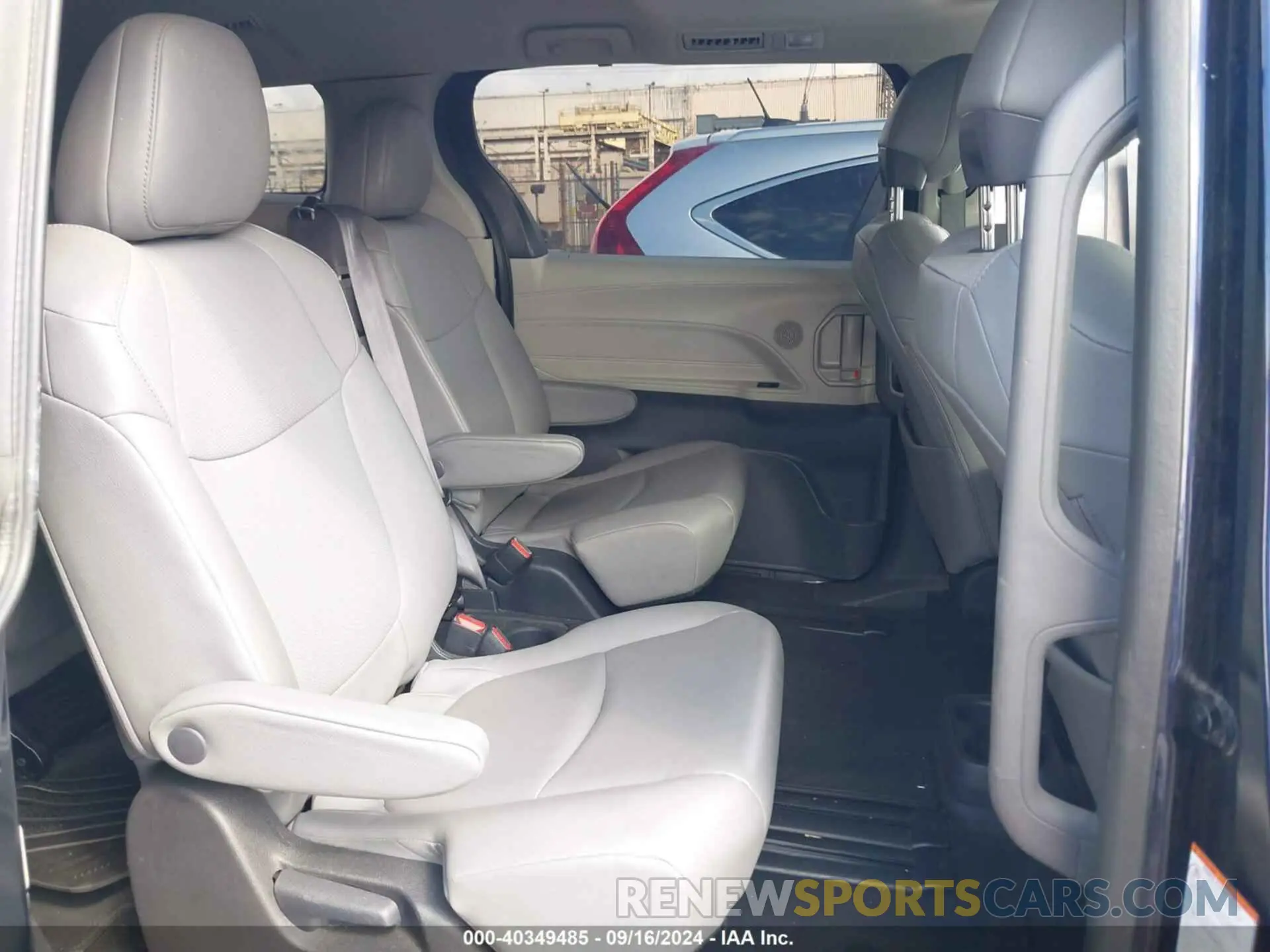 8 Photograph of a damaged car 5TDYRKEC2NS121155 TOYOTA SIENNA 2022
