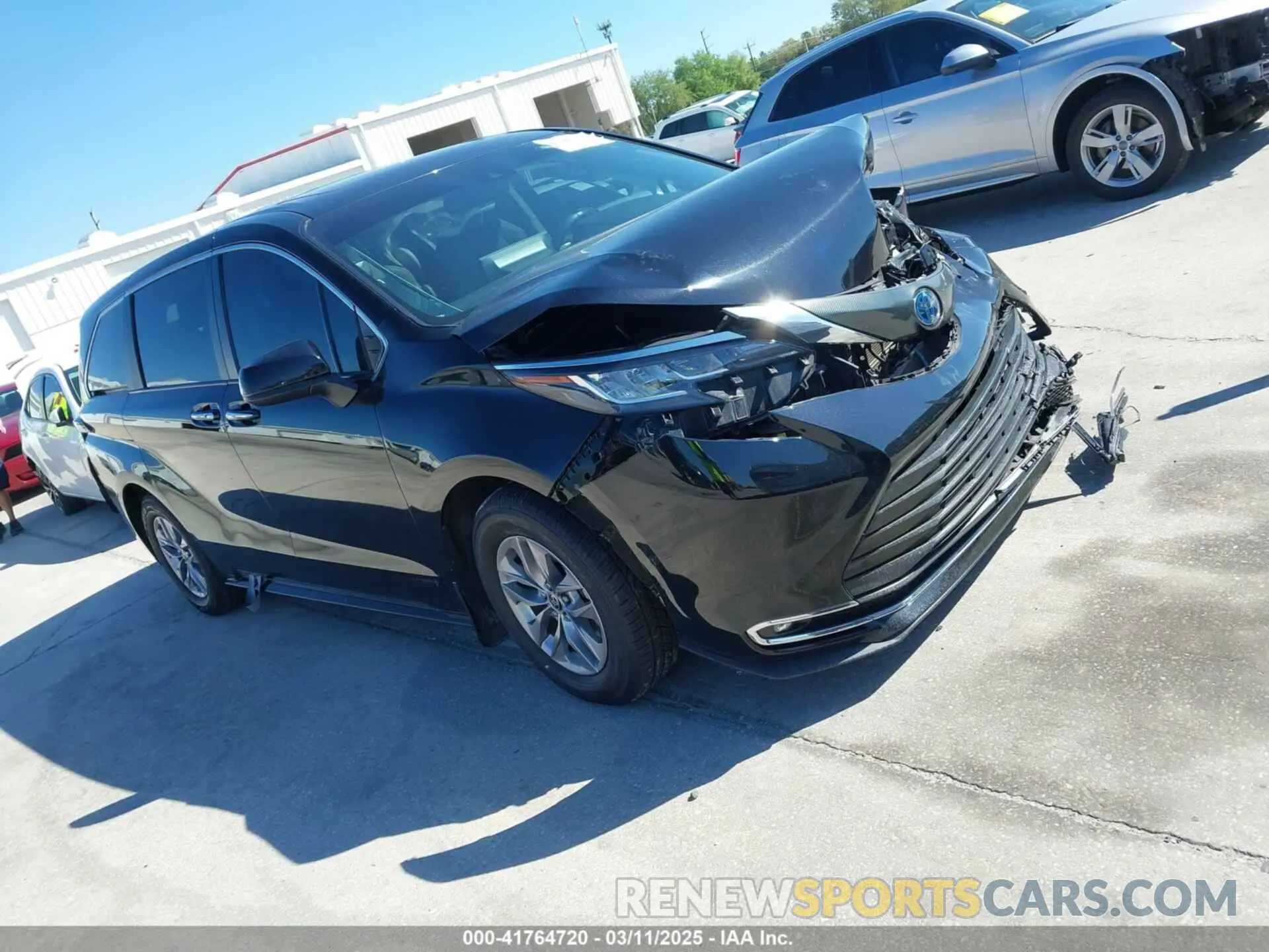 12 Photograph of a damaged car 5TDYRKEC2NS125318 TOYOTA SIENNA 2022