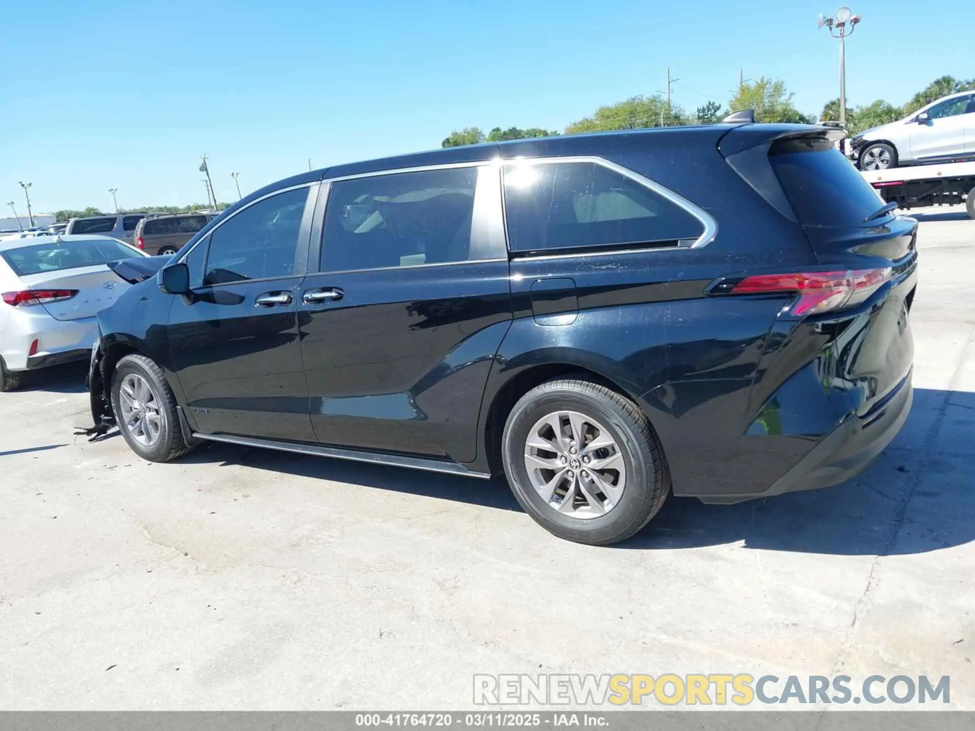 13 Photograph of a damaged car 5TDYRKEC2NS125318 TOYOTA SIENNA 2022