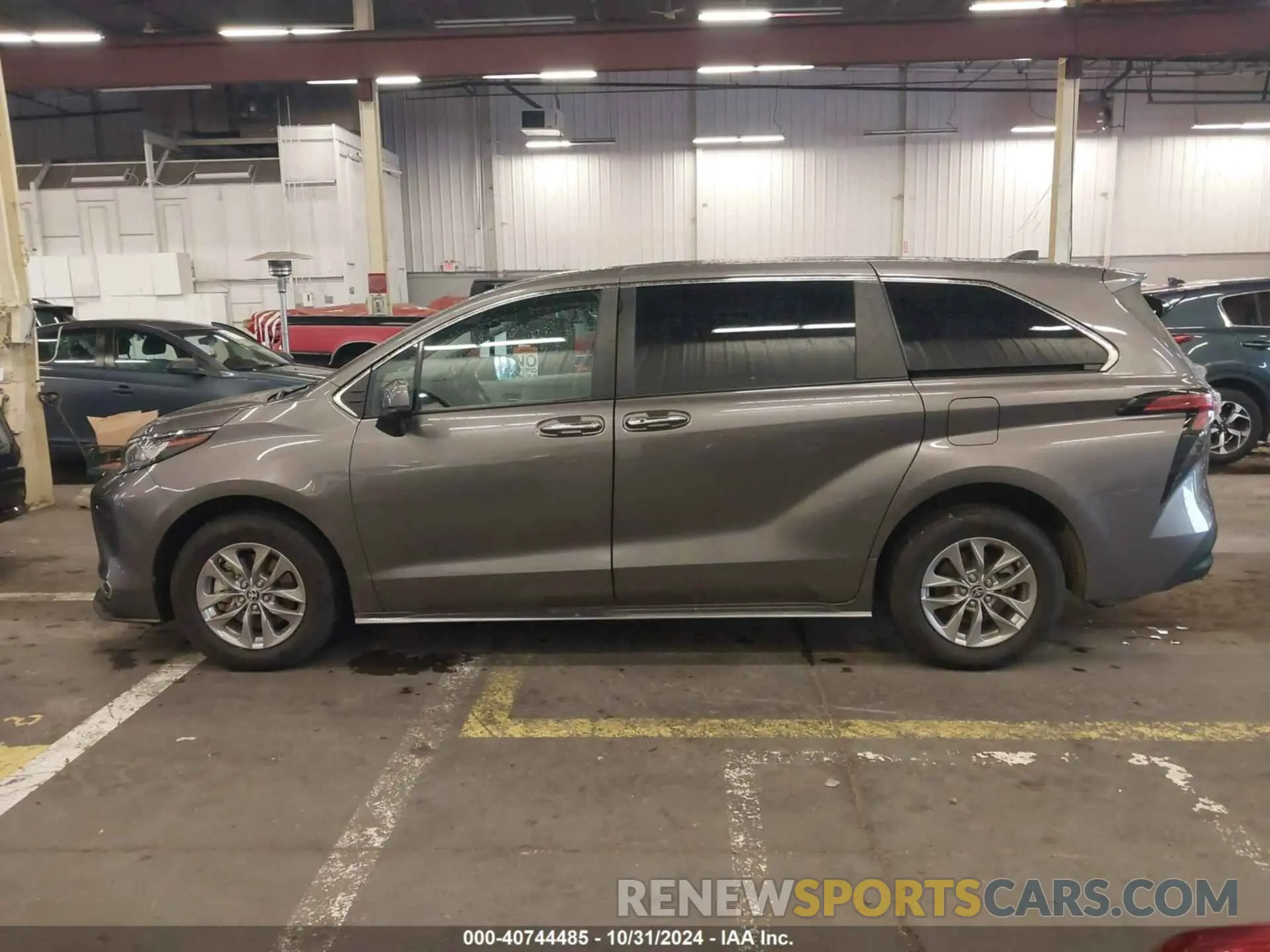 13 Photograph of a damaged car 5TDYRKEC3NS091549 TOYOTA SIENNA 2022