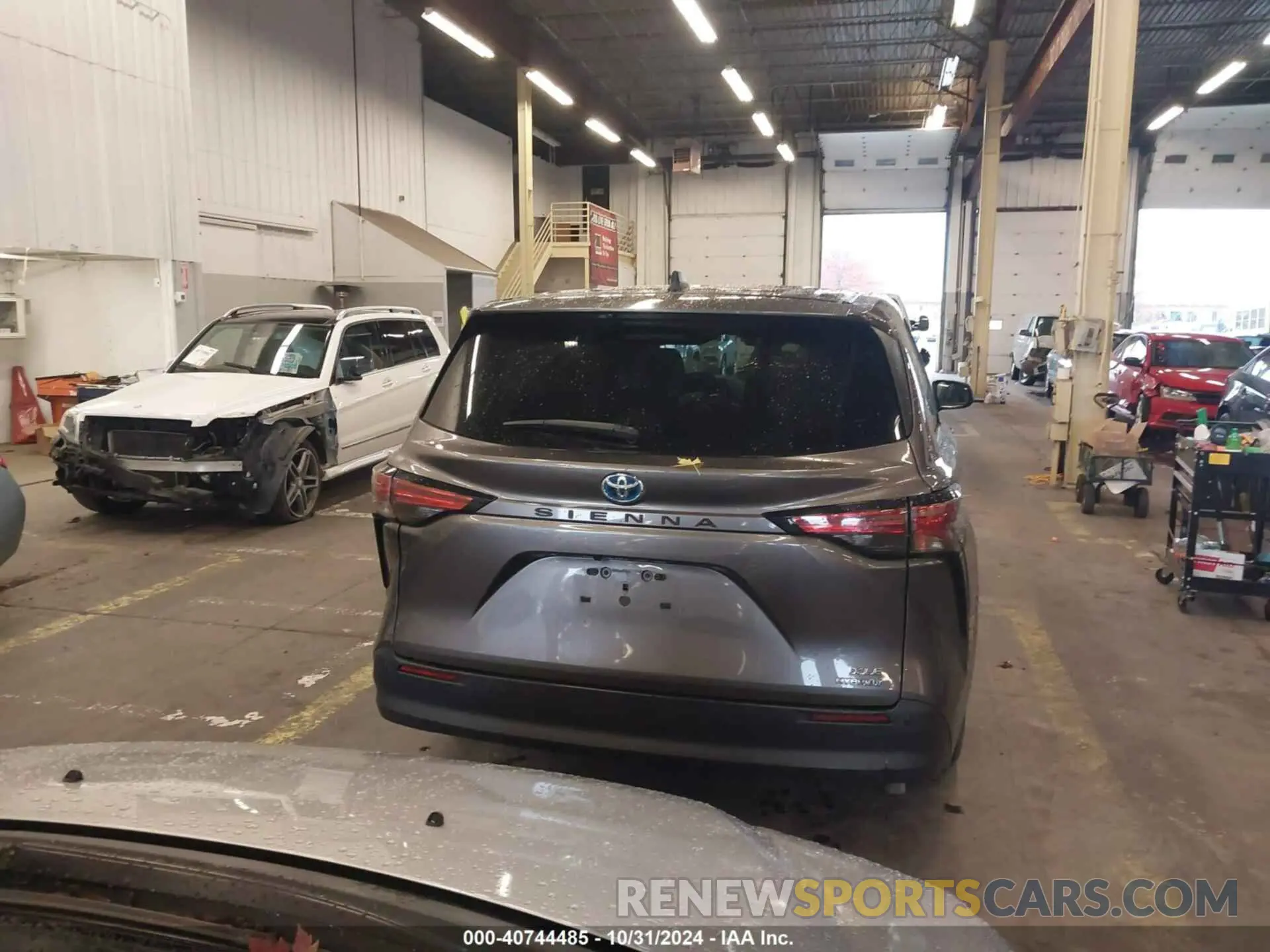 15 Photograph of a damaged car 5TDYRKEC3NS091549 TOYOTA SIENNA 2022