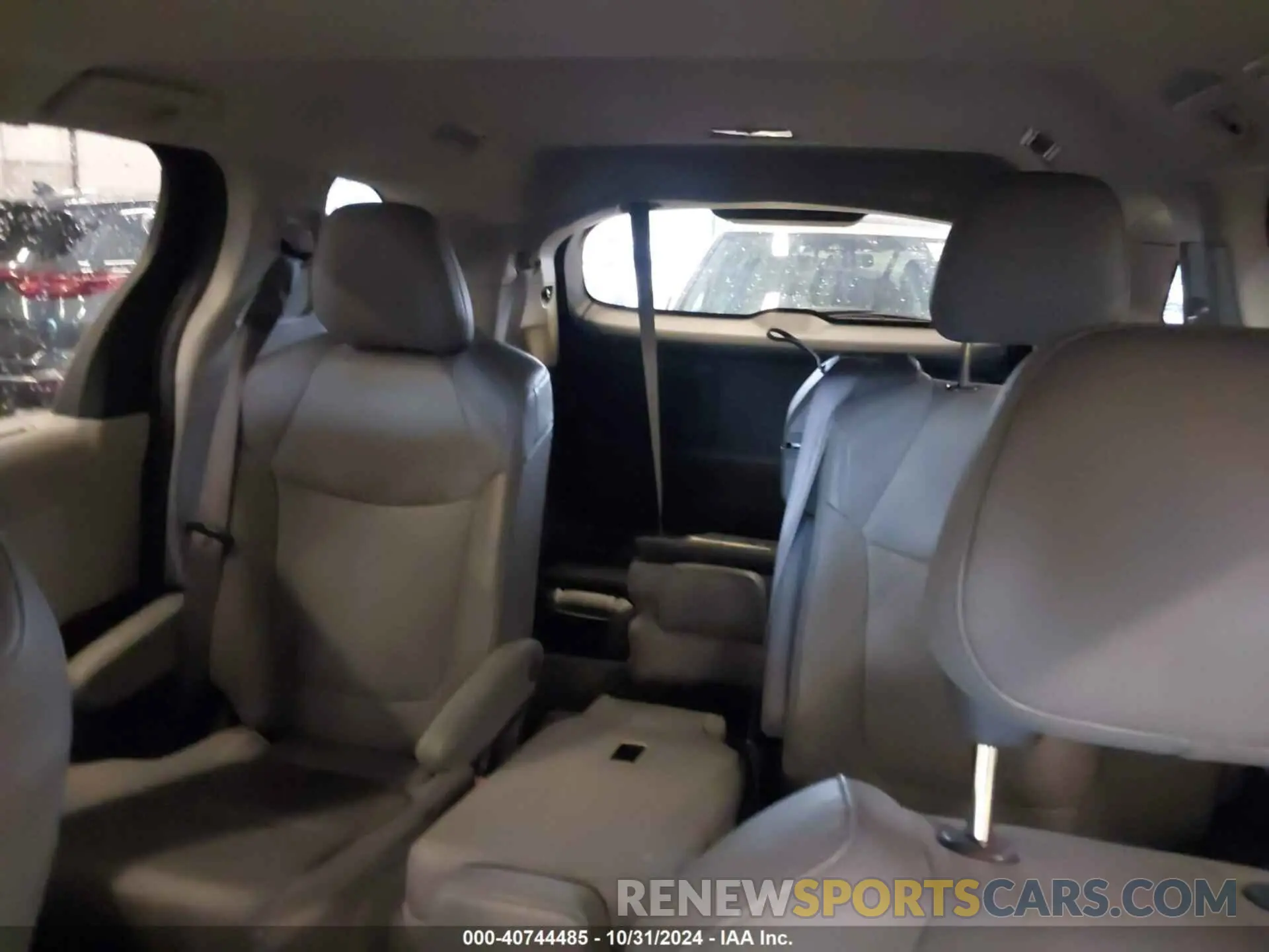 8 Photograph of a damaged car 5TDYRKEC3NS091549 TOYOTA SIENNA 2022