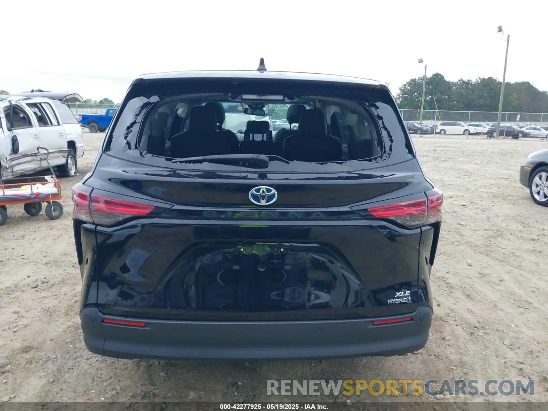16 Photograph of a damaged car 5TDYRKEC3NS126025 TOYOTA SIENNA 2022