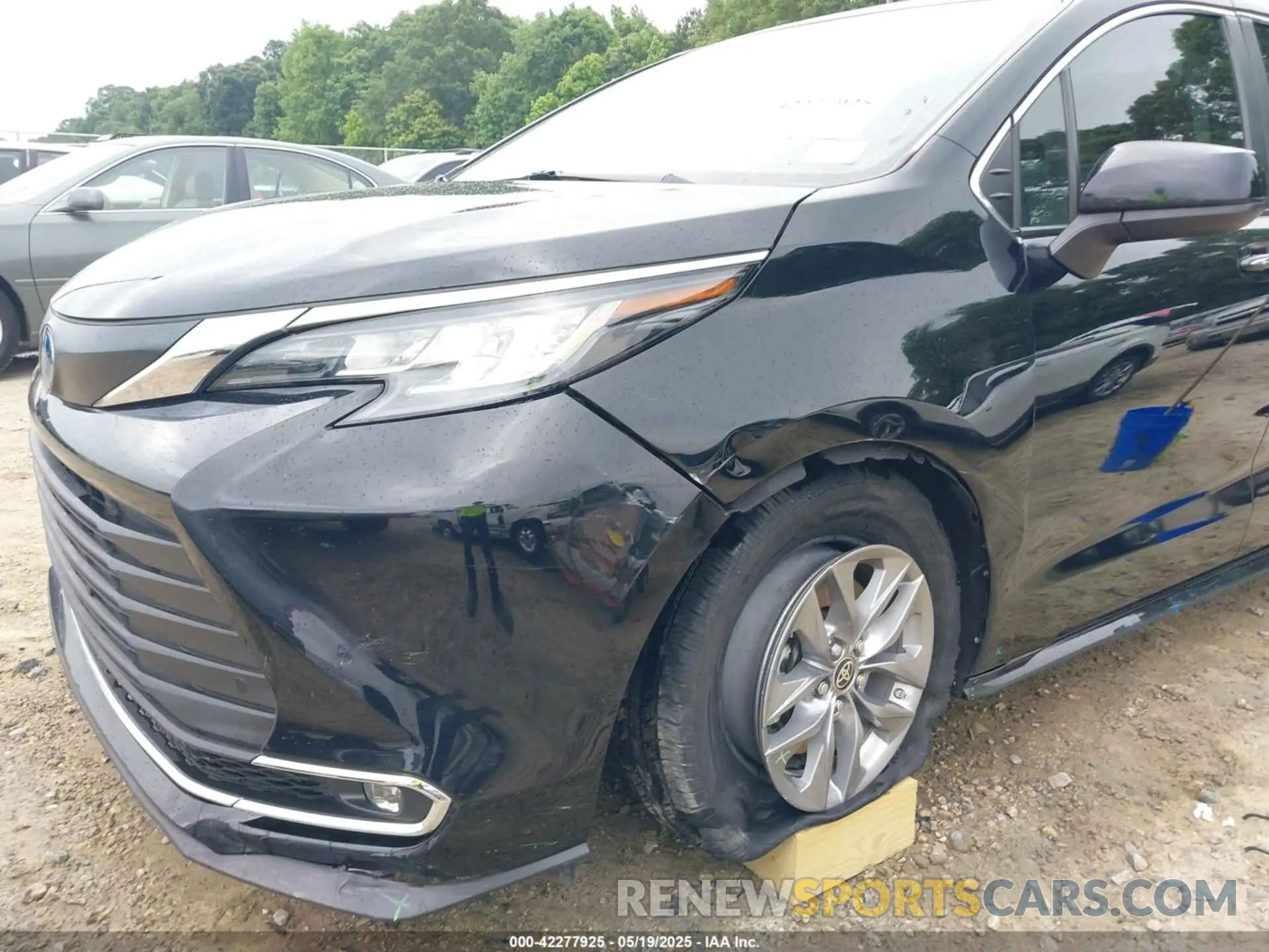 6 Photograph of a damaged car 5TDYRKEC3NS126025 TOYOTA SIENNA 2022