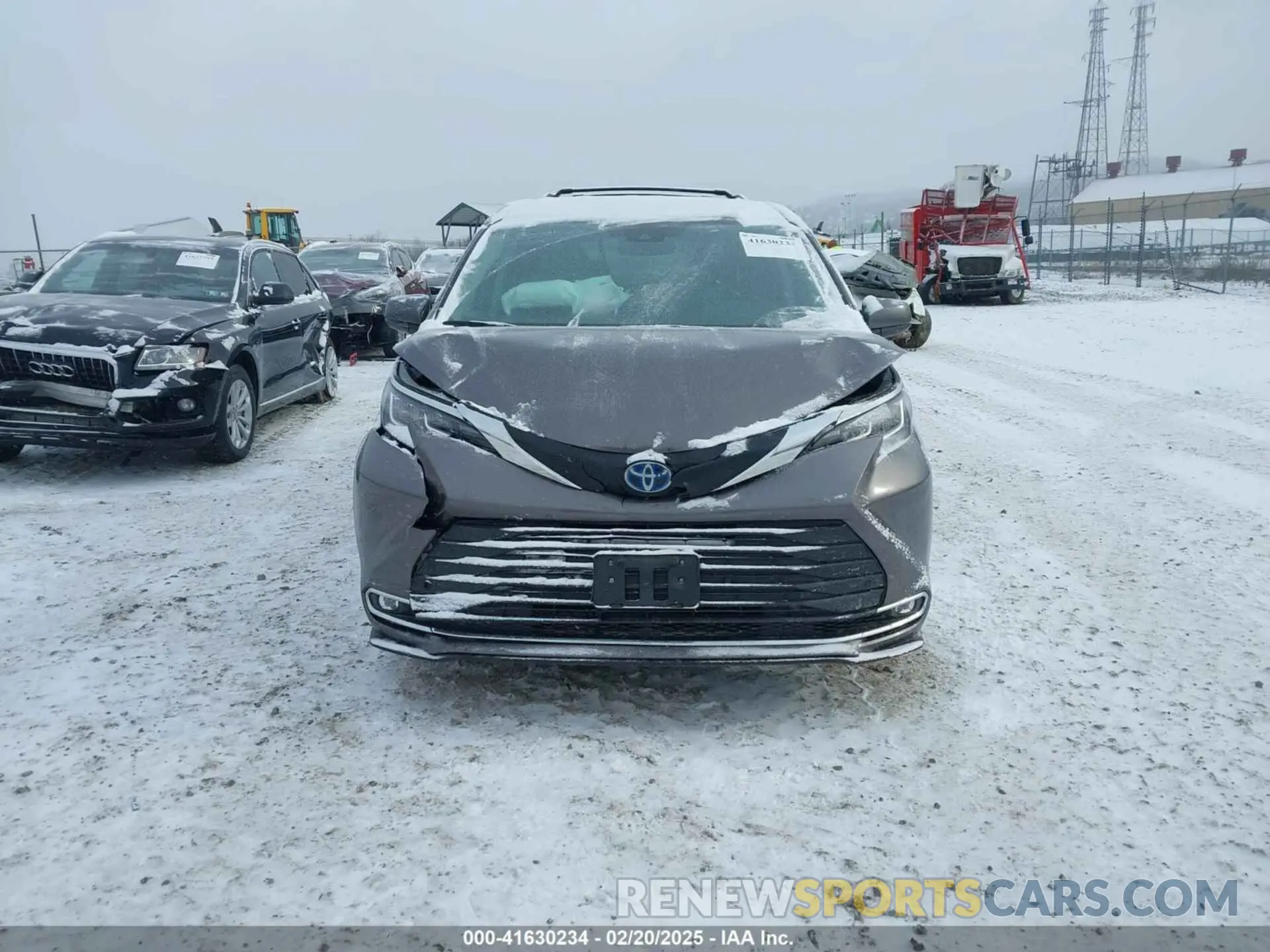 12 Photograph of a damaged car 5TDYRKEC4NS120170 TOYOTA SIENNA 2022