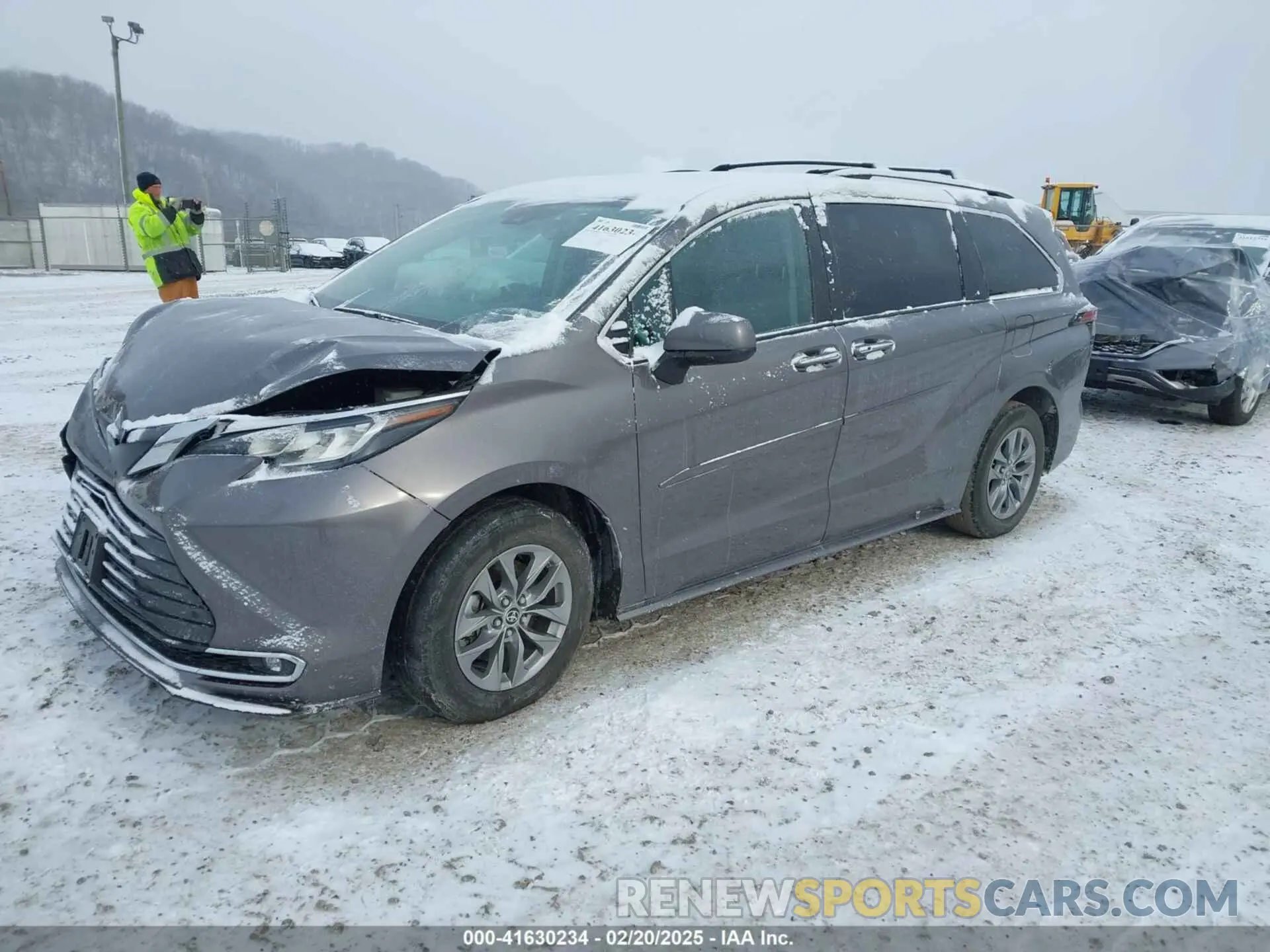 2 Photograph of a damaged car 5TDYRKEC4NS120170 TOYOTA SIENNA 2022