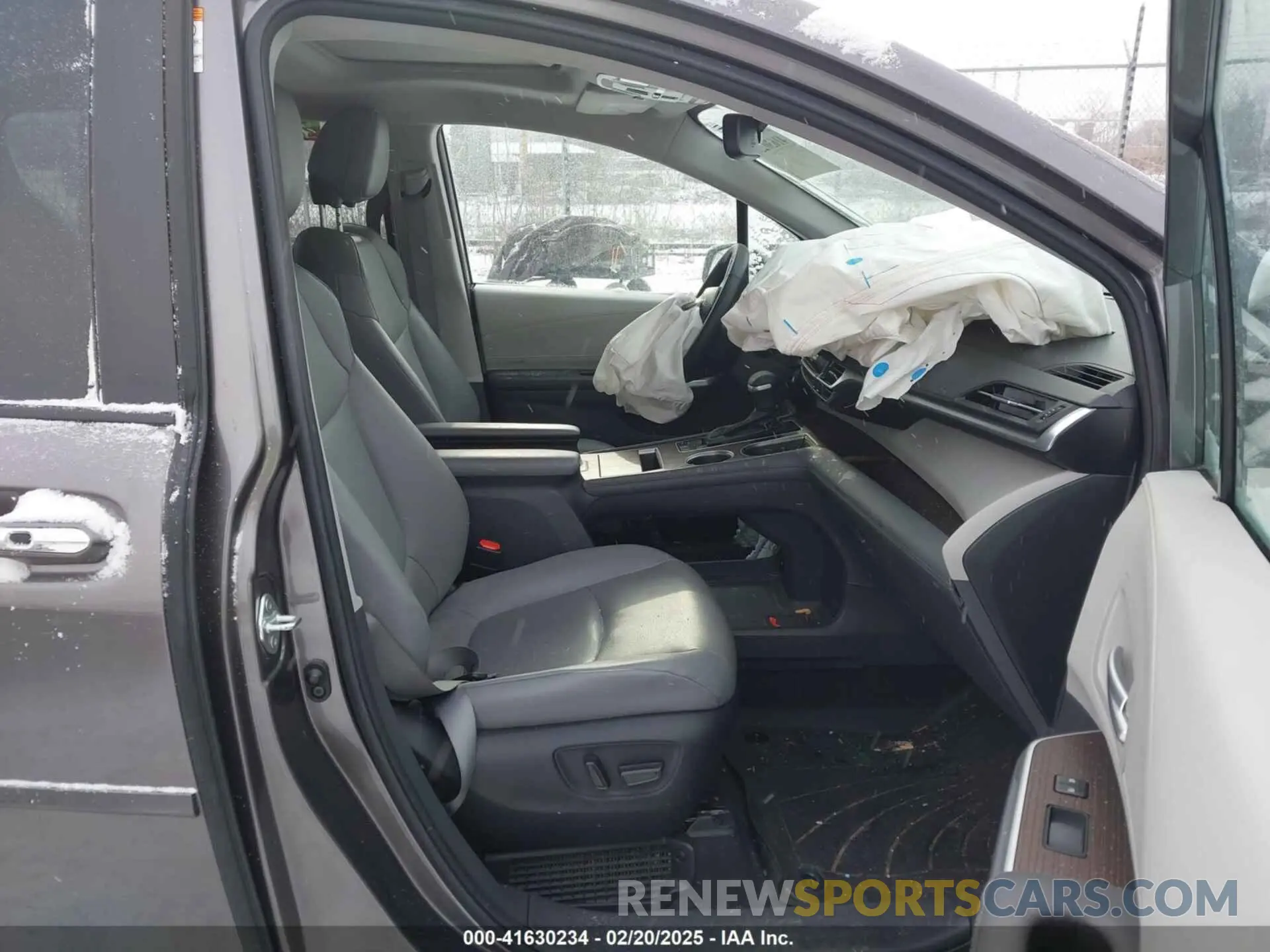 5 Photograph of a damaged car 5TDYRKEC4NS120170 TOYOTA SIENNA 2022